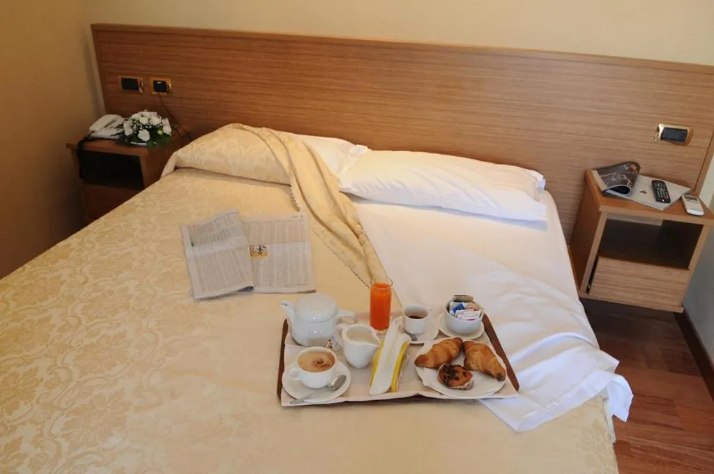Breakfast, Bed in Hotel Ristorante La Lanterna