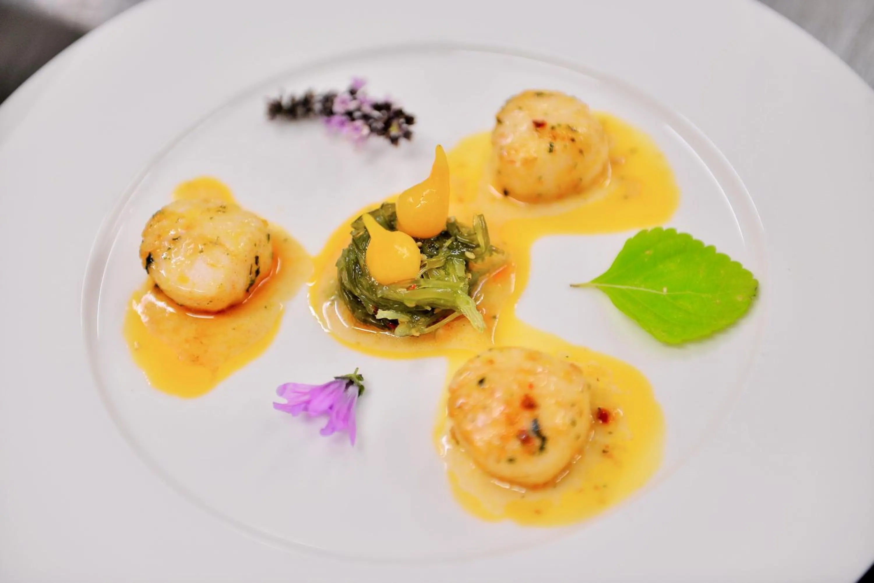 Meals in Logis Hôtel Restaurant Le Chêne Vert