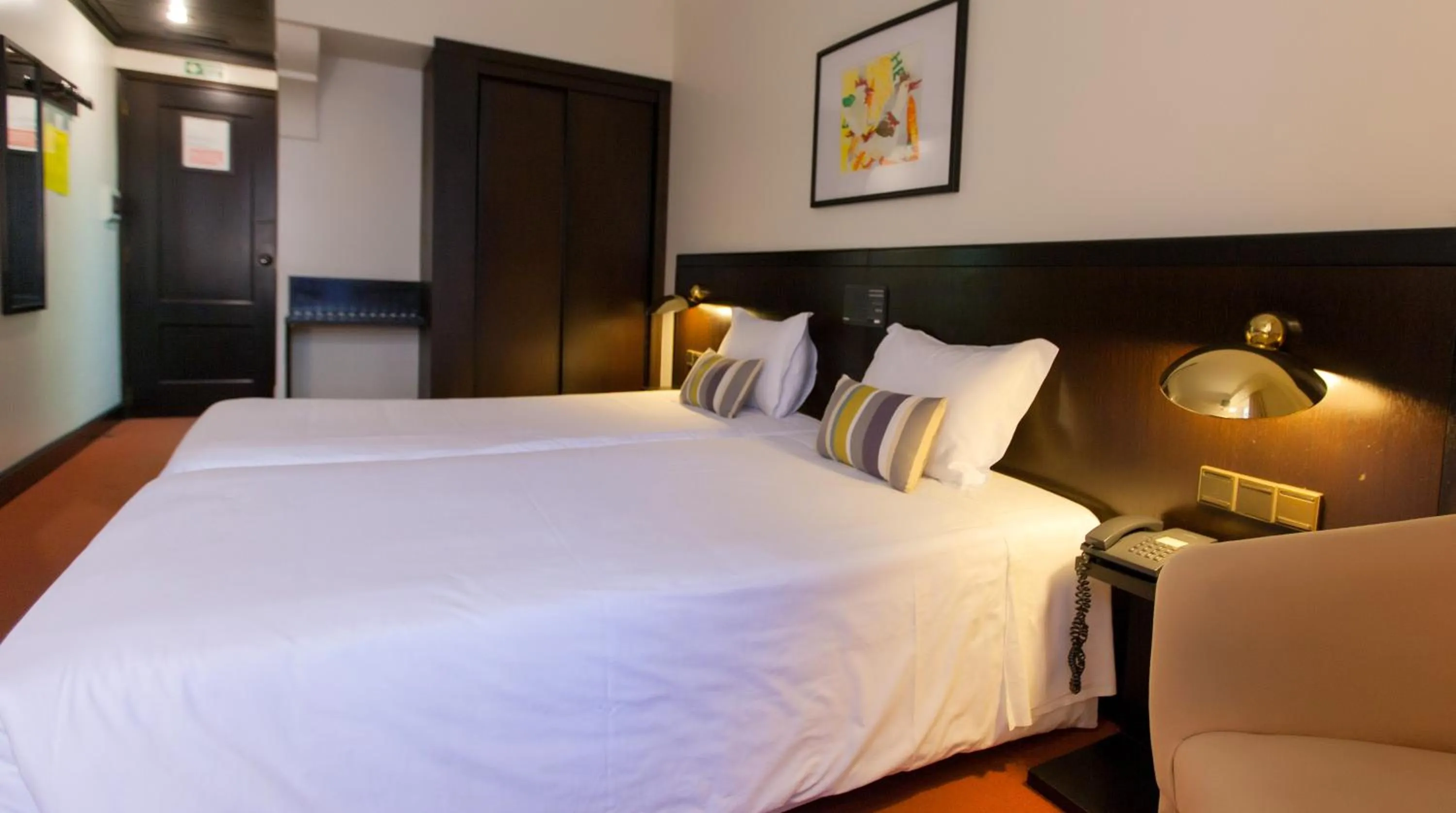 Bathroom, Bed in Hotel Senhora A Branca