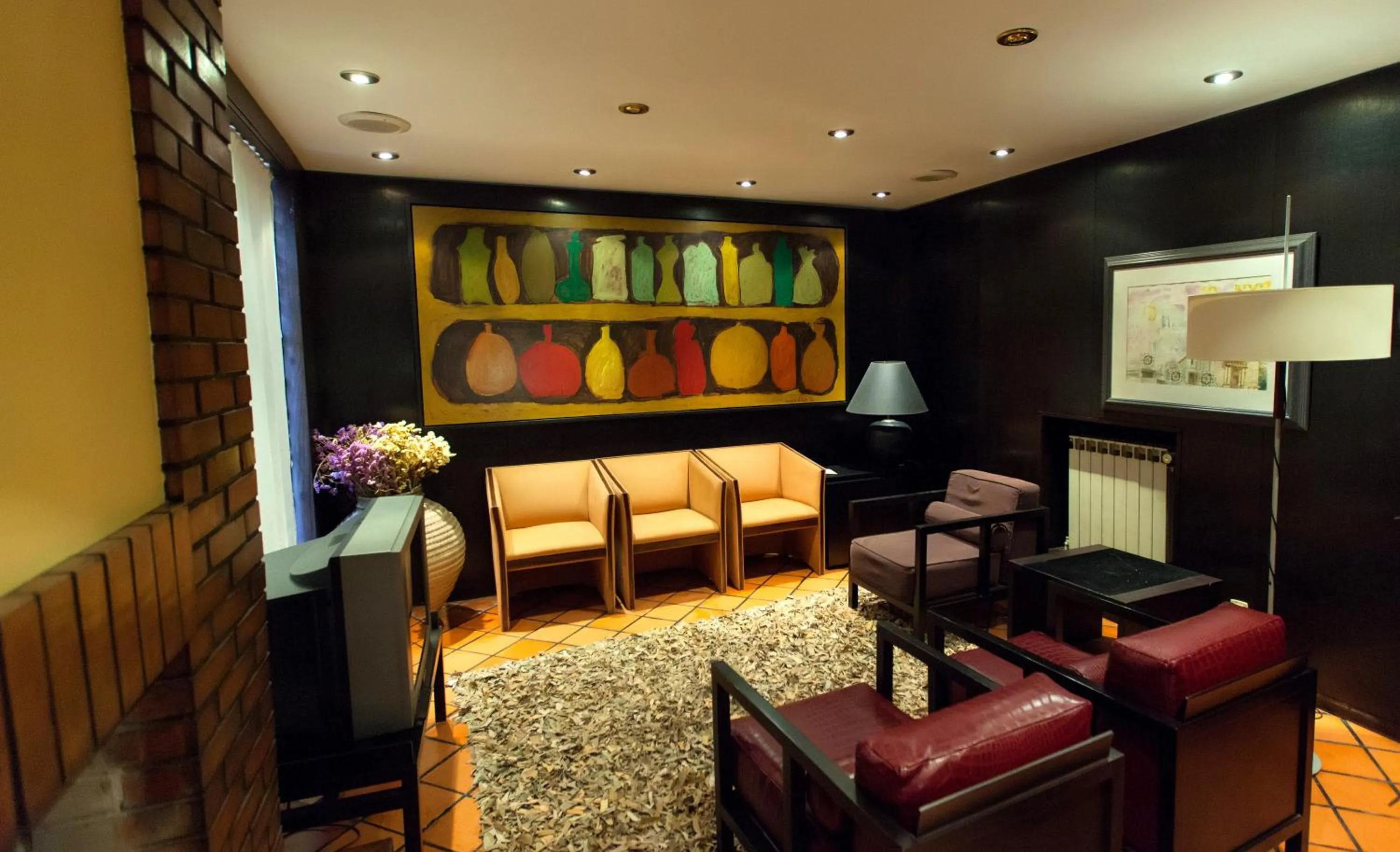 Communal lounge/ TV room in Hotel Senhora A Branca