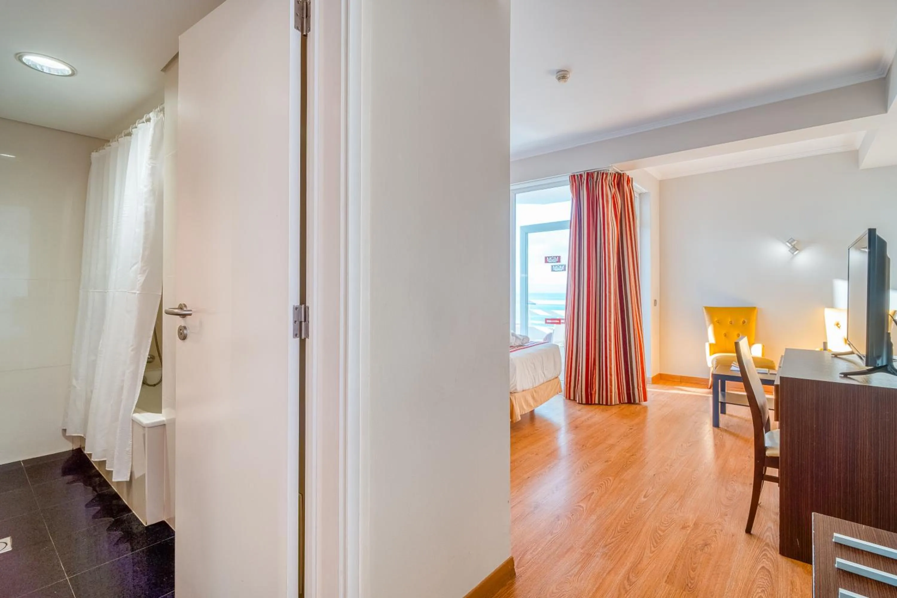 Bathroom in Muthu Raga Madeira Hotel