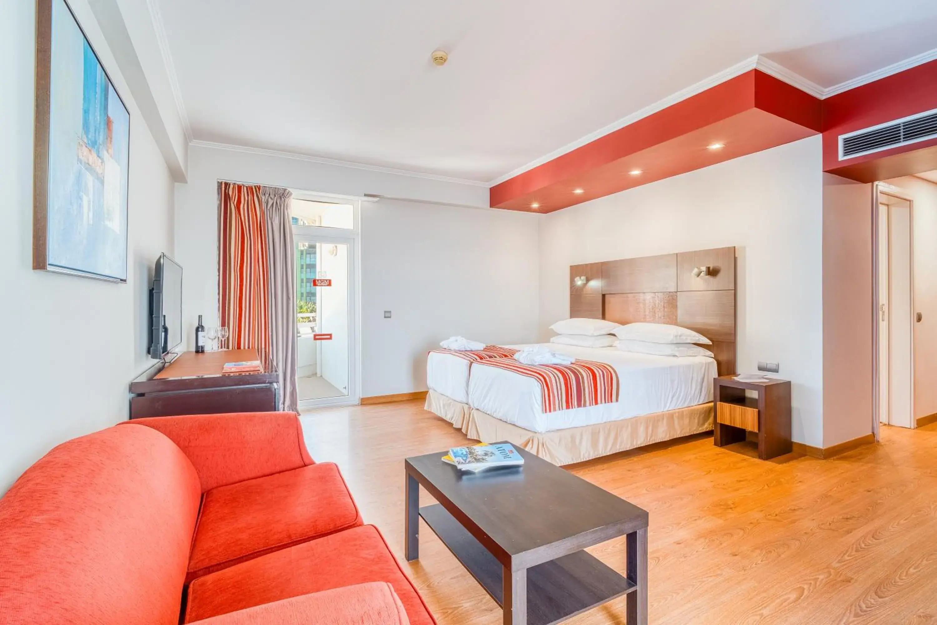Deluxe Double or Twin Room with Sea View (3 Adults) in Muthu Raga Madeira Hotel Deluxe Double or Twin Room with Sea View (3 Adults) in Muthu Raga Madeira Hotel