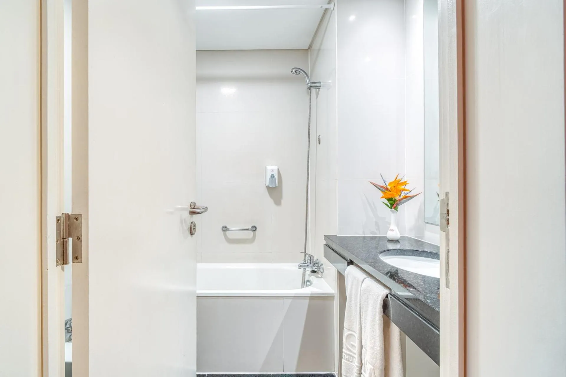 Bathroom in Muthu Raga Madeira Hotel