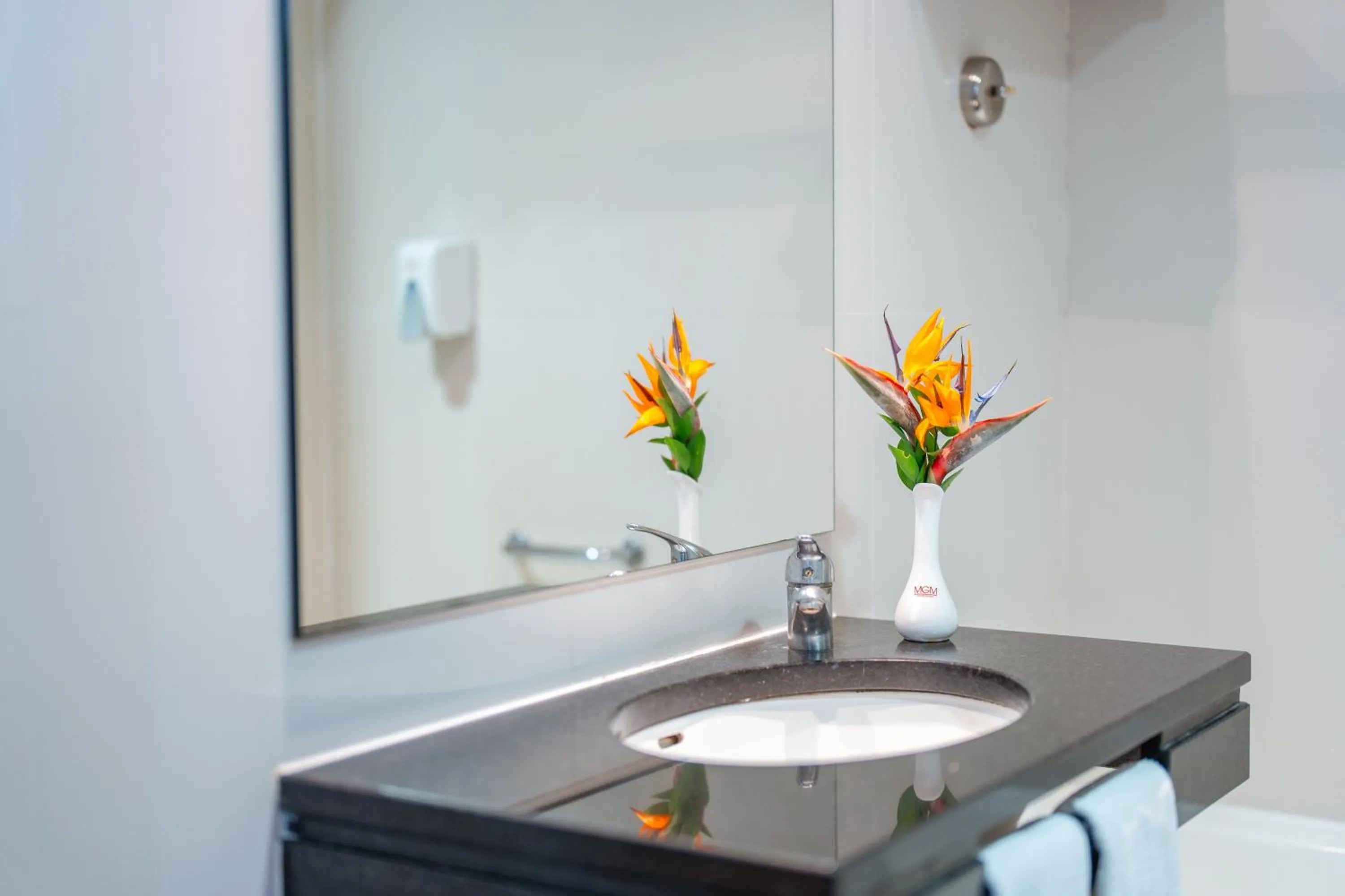 Bathroom in Muthu Raga Madeira Hotel