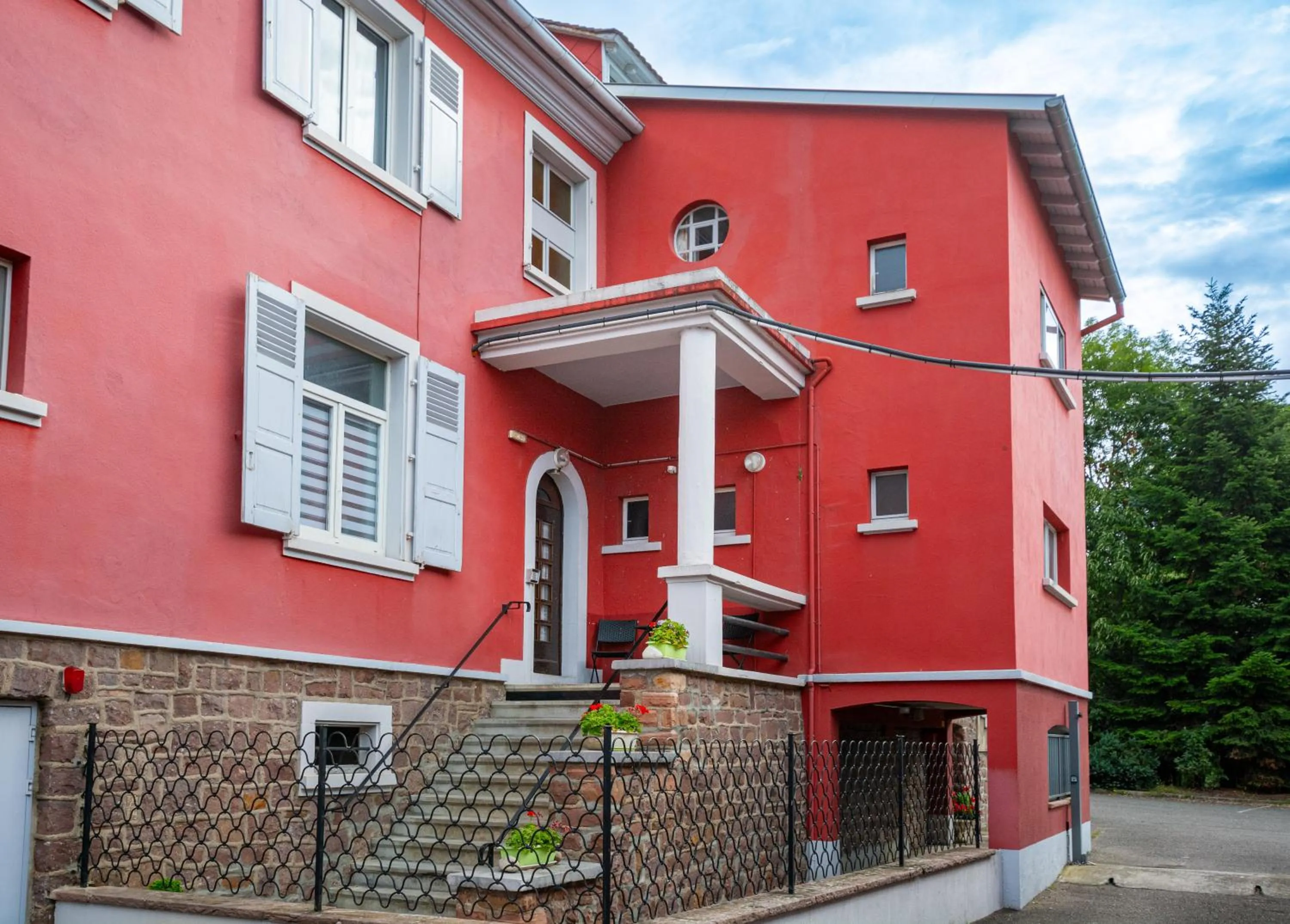 Property building in Hôtel du Ladhof
