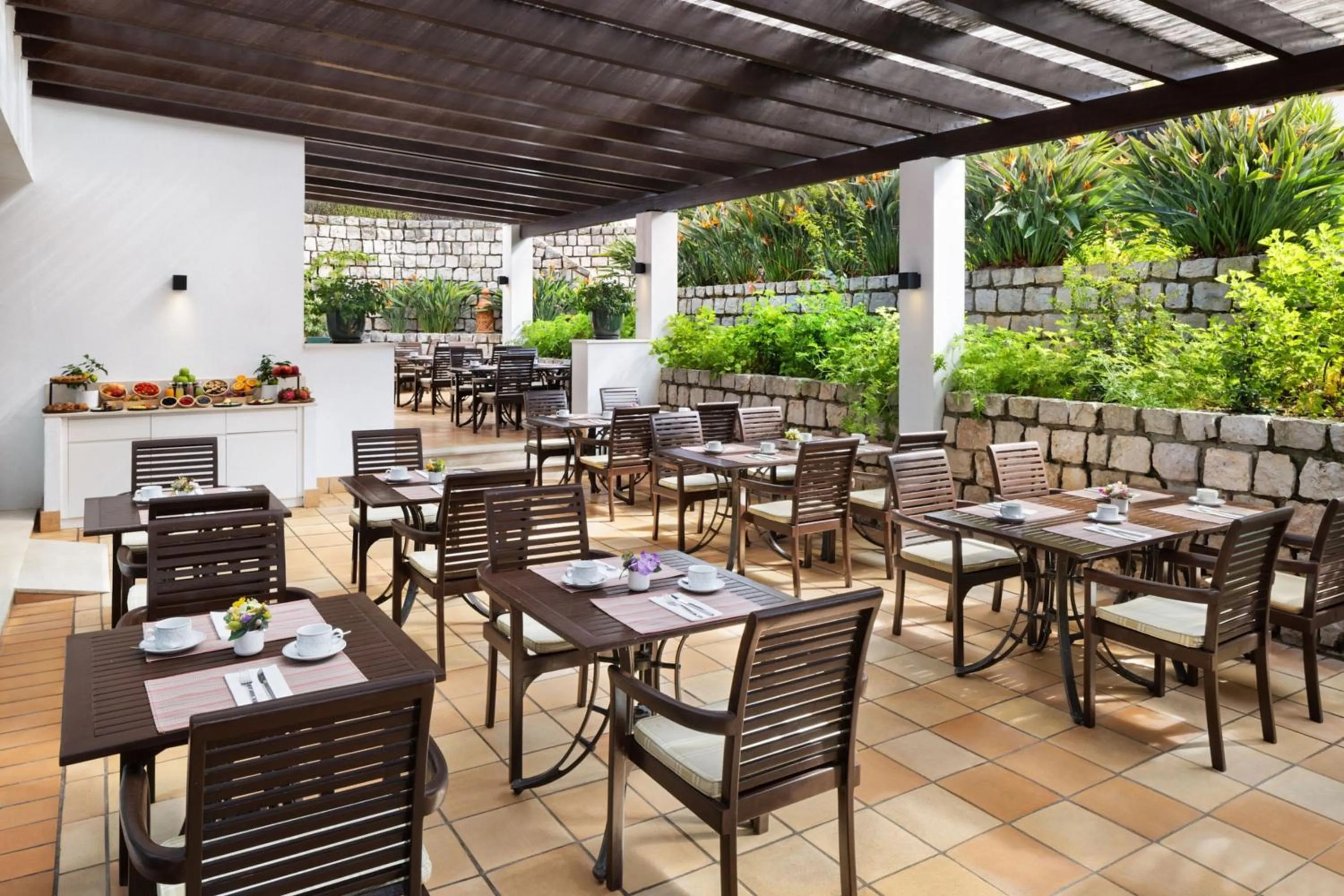 Restaurant/places to eat in Pine Cliffs Residence, a Luxury Collection Resort, Algarve
