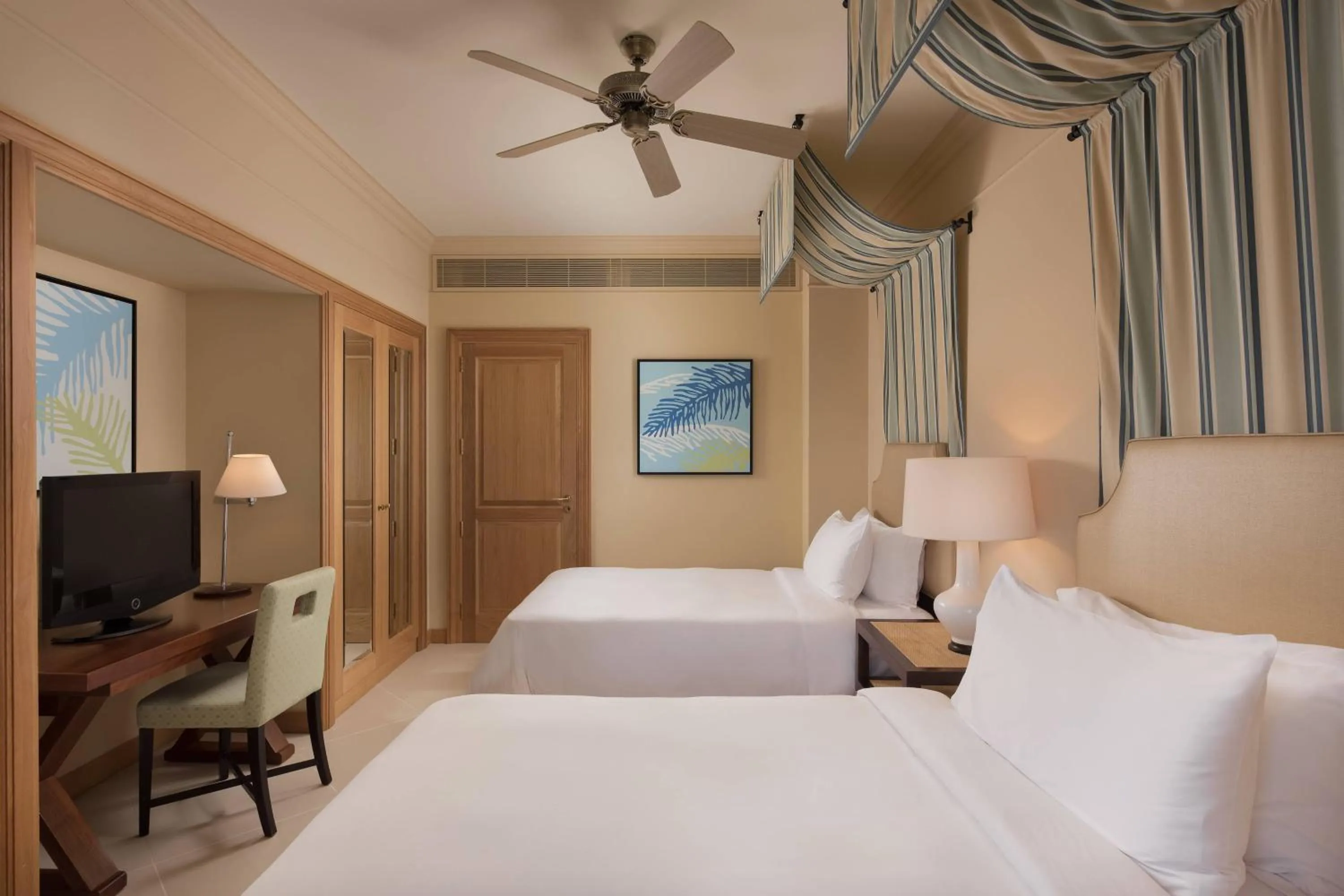 Bedroom, Bed in Pine Cliffs Residence, a Luxury Collection Resort, Algarve