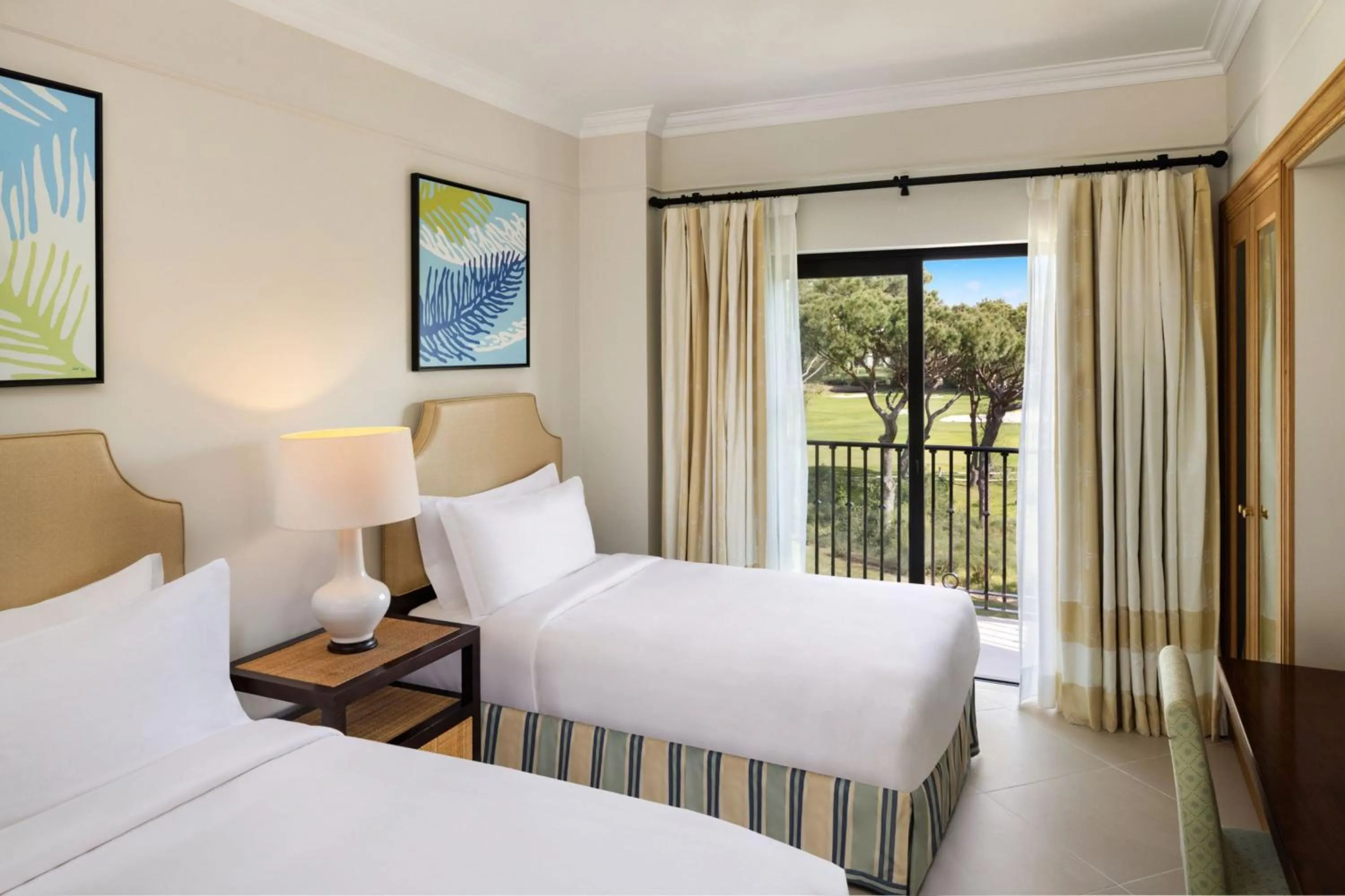 Bedroom, Bed in Pine Cliffs Residence, a Luxury Collection Resort, Algarve