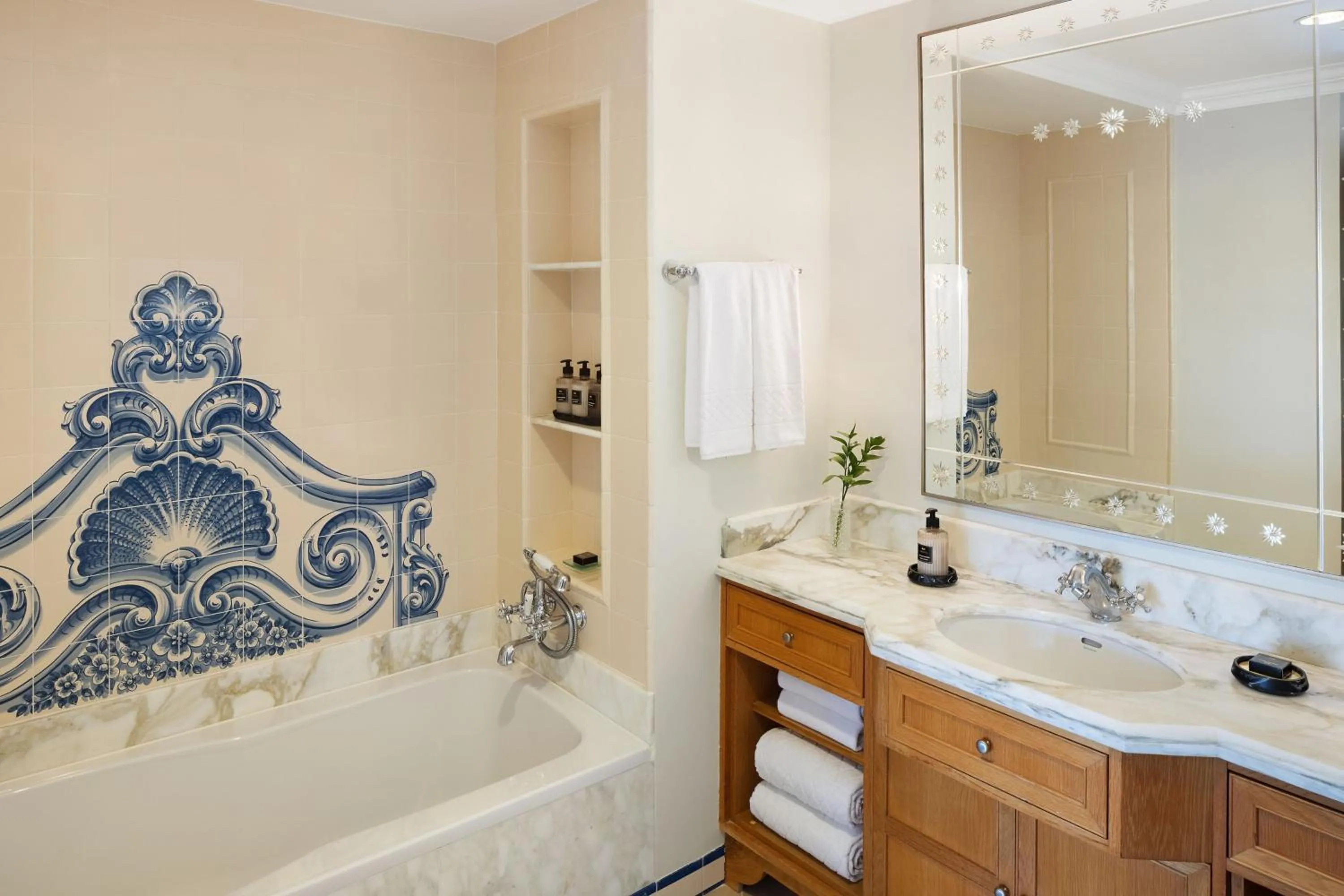 Bathroom in Pine Cliffs Residence, a Luxury Collection Resort, Algarve