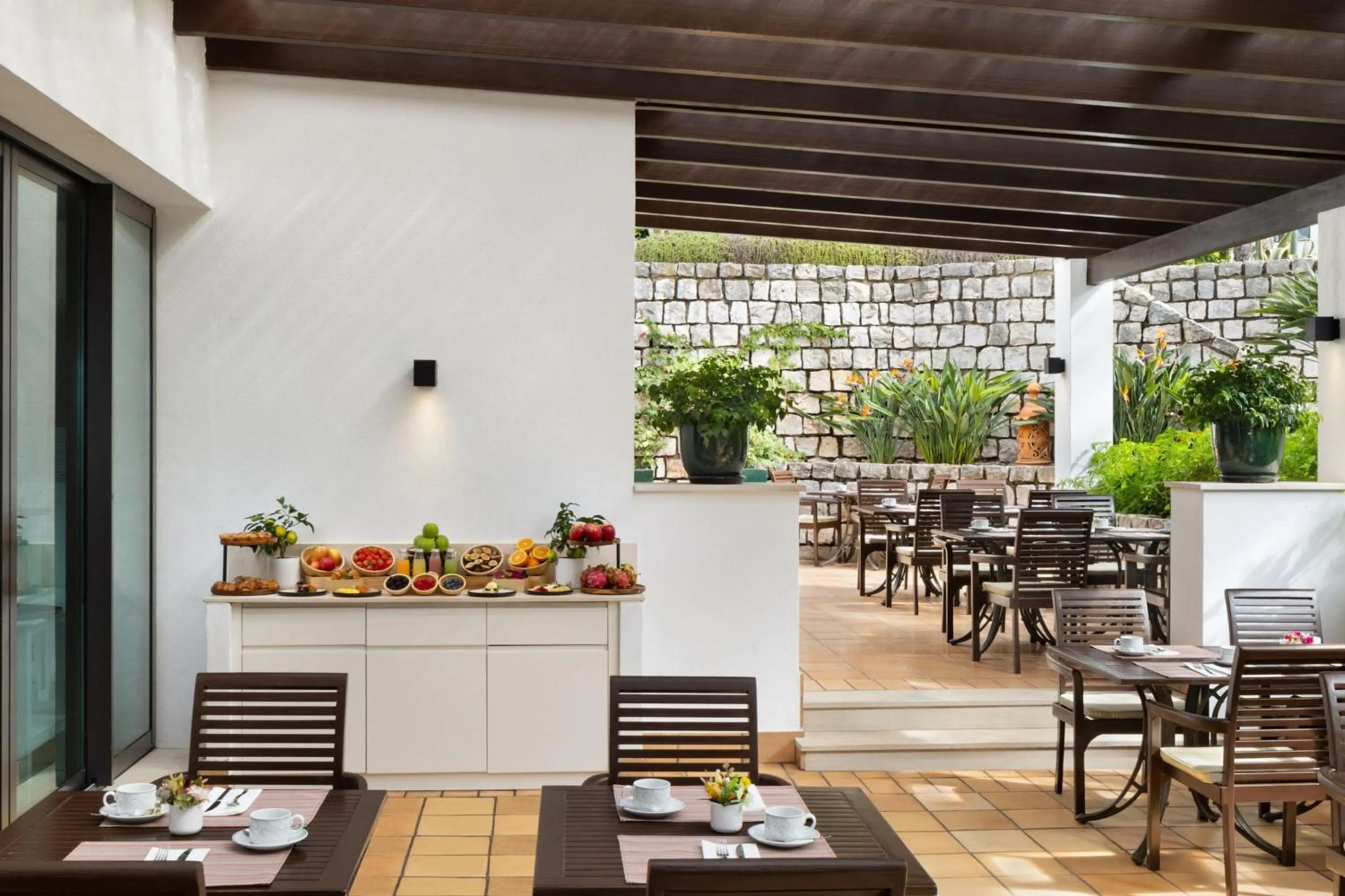 Restaurant/places to eat in Pine Cliffs Residence, a Luxury Collection Resort, Algarve