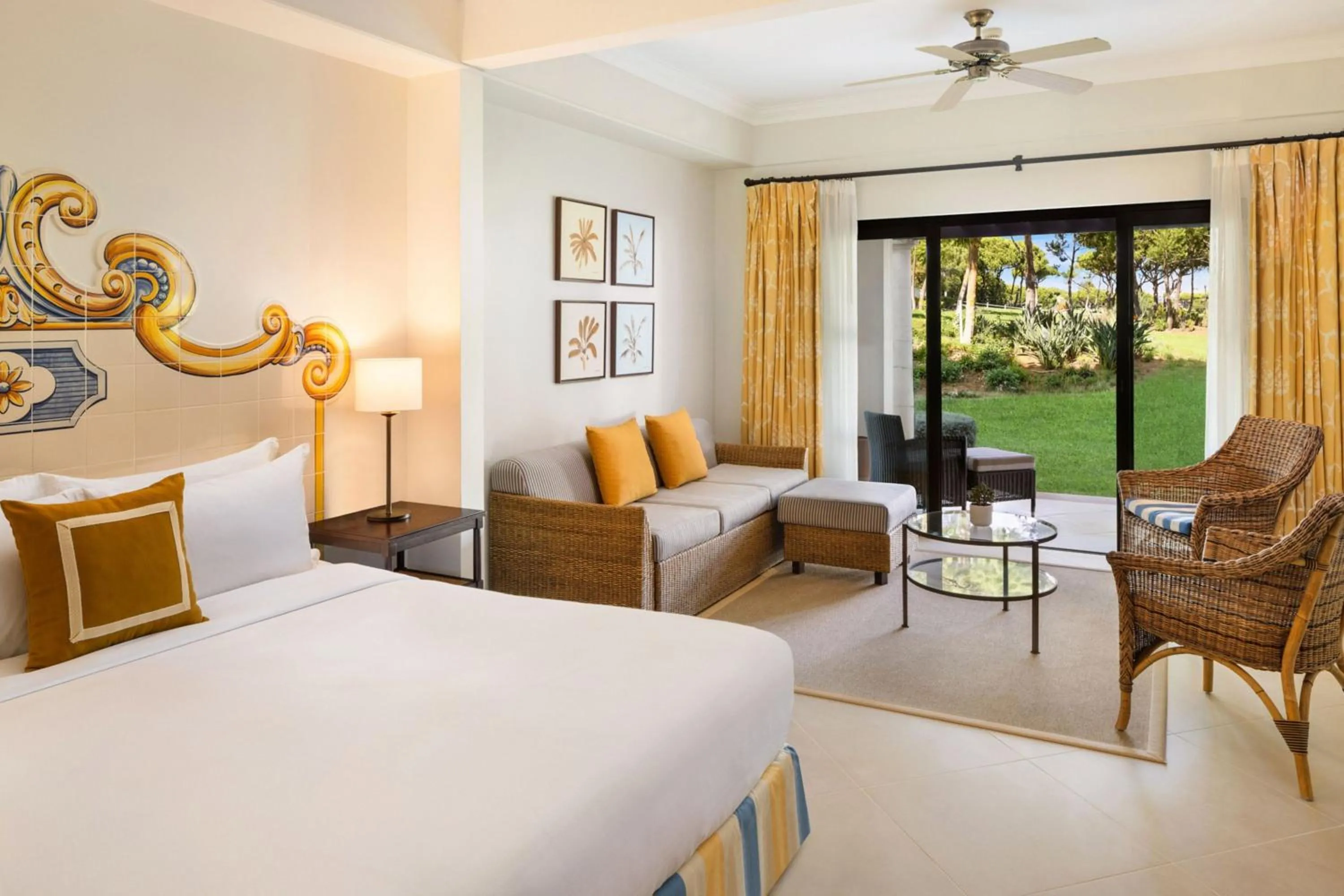 Bedroom, Bed in Pine Cliffs Residence, a Luxury Collection Resort, Algarve