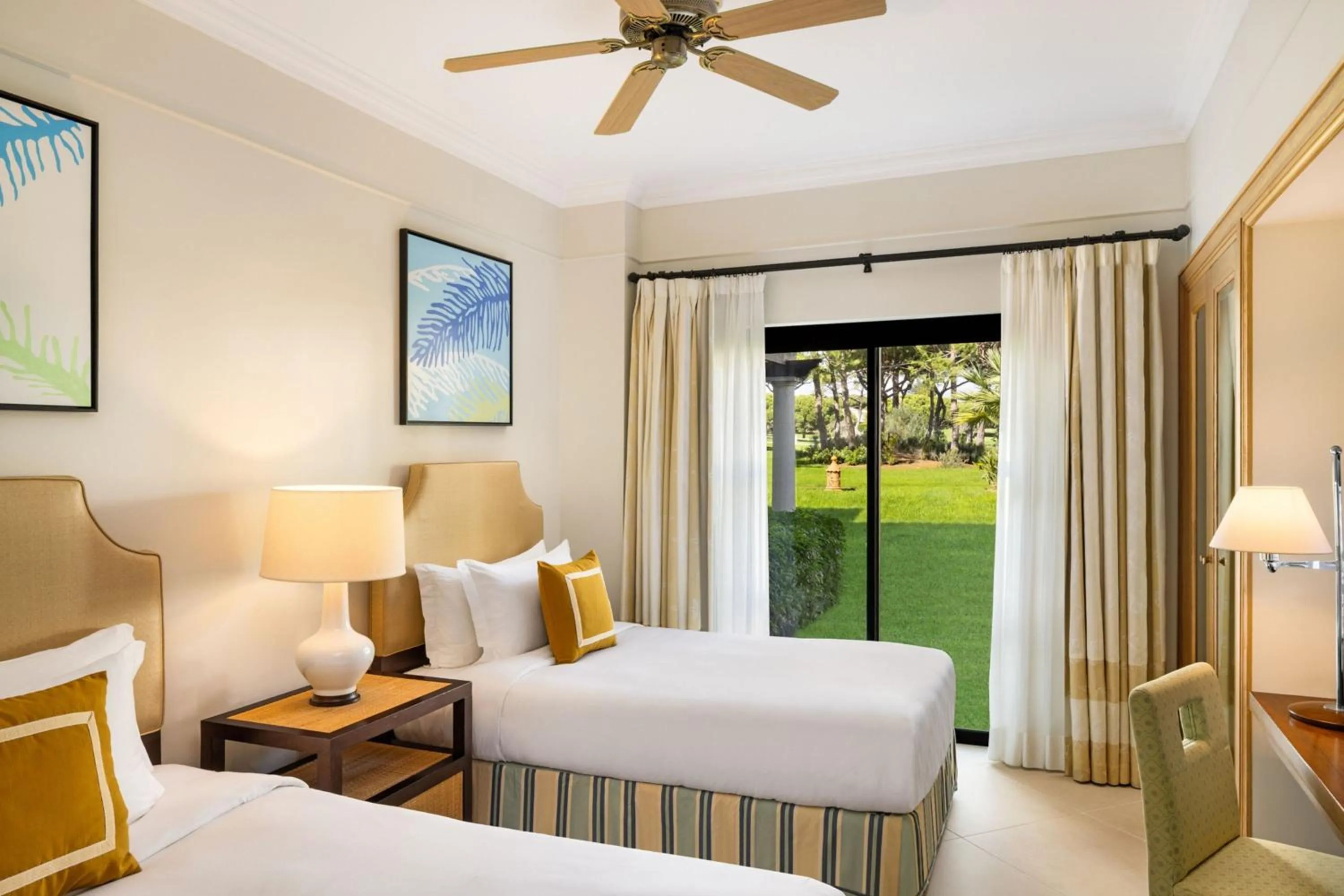 Bedroom, Bed in Pine Cliffs Residence, a Luxury Collection Resort, Algarve