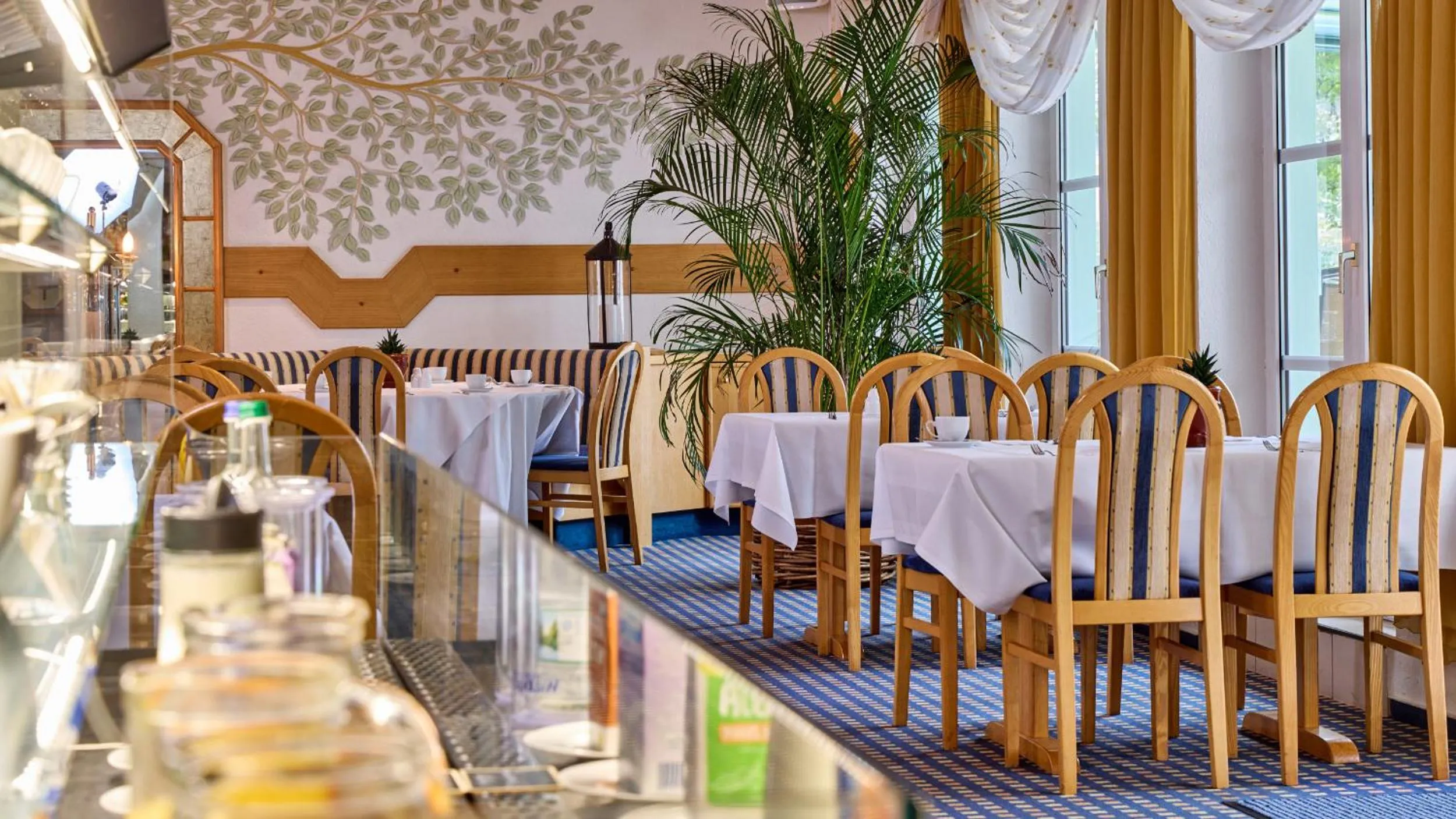 Restaurant/places to eat in Hotel Linderhof