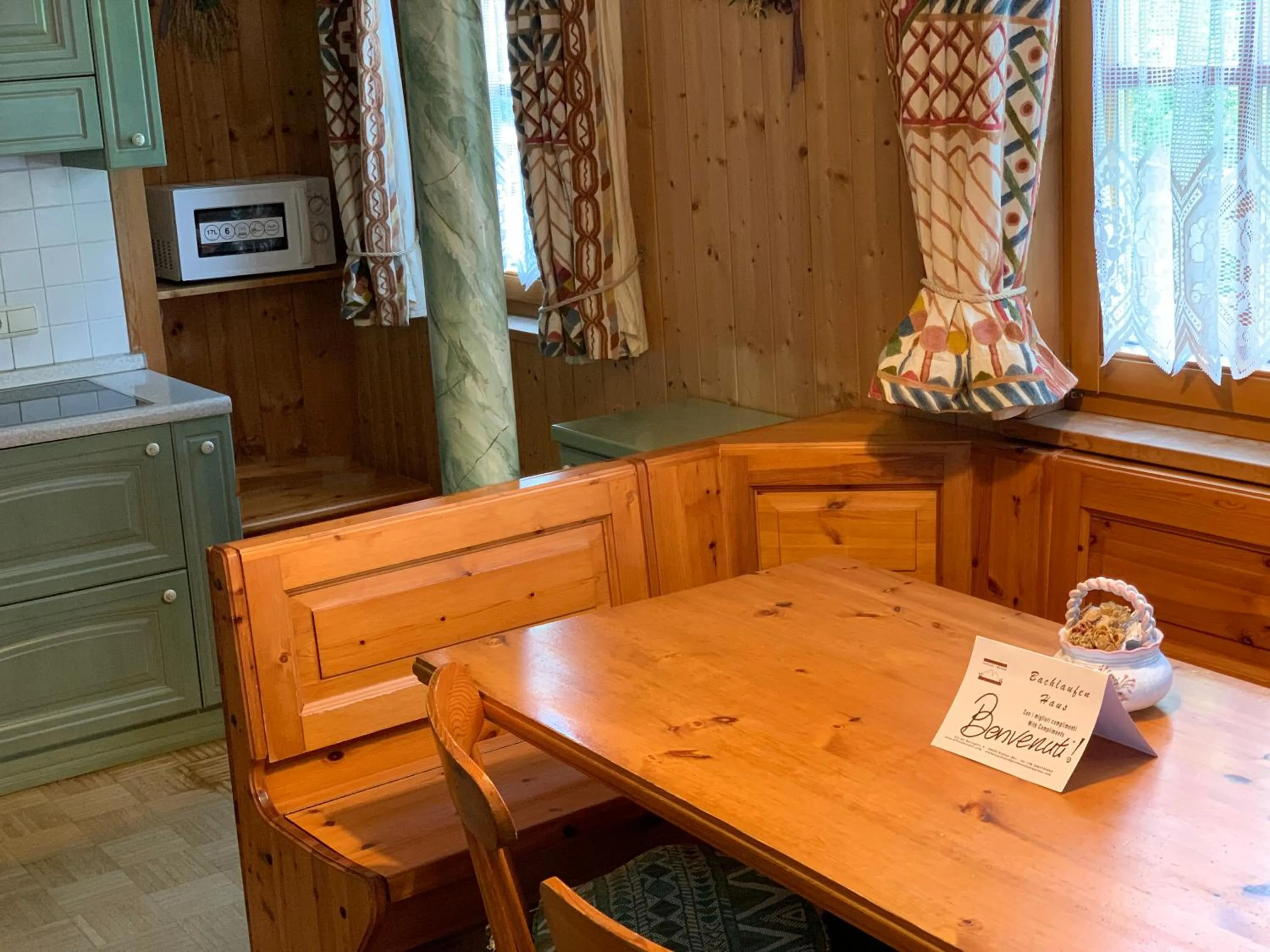 Dining area in Bachlaufen Haus