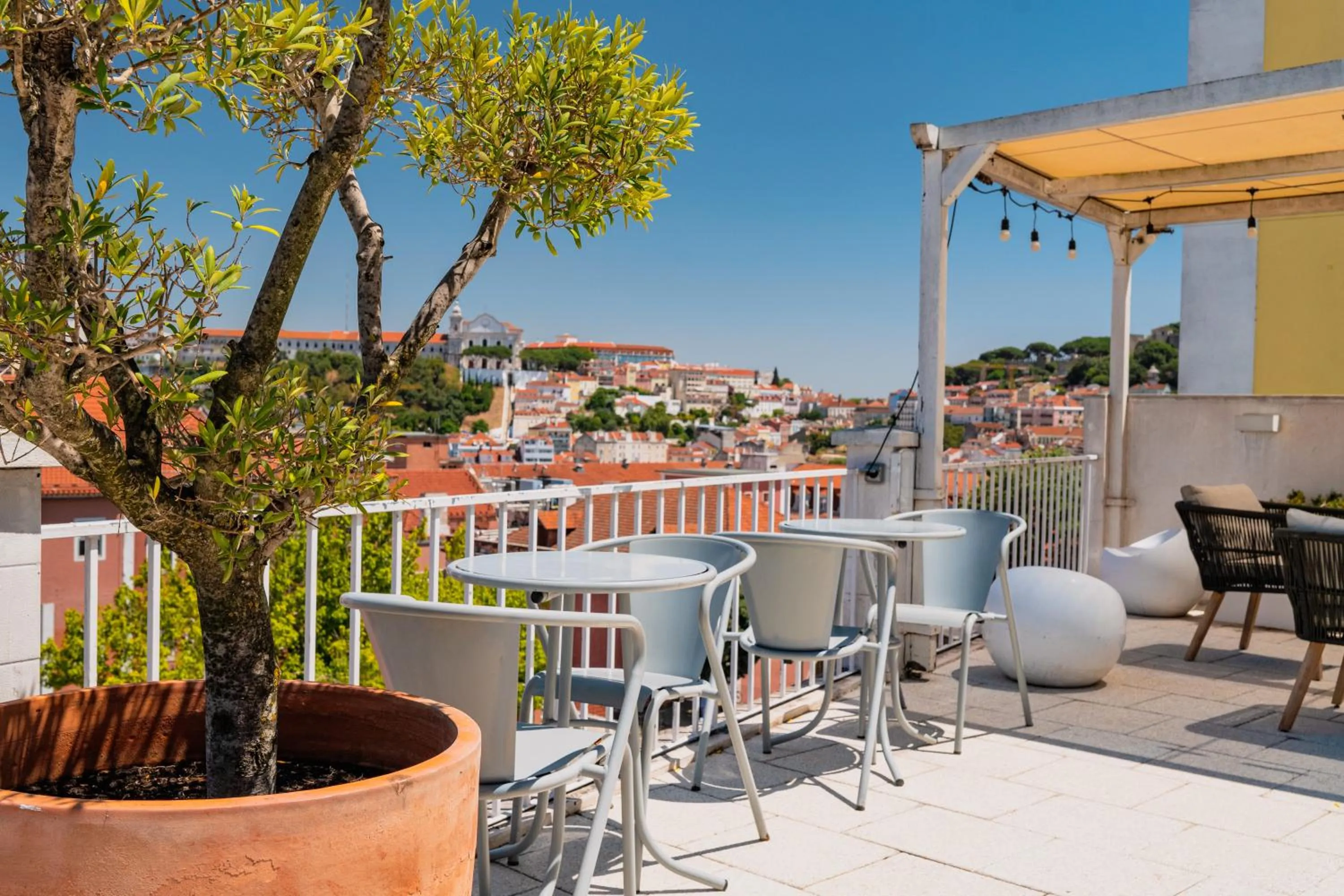 Patio in Quinta Colina by Shiadu
