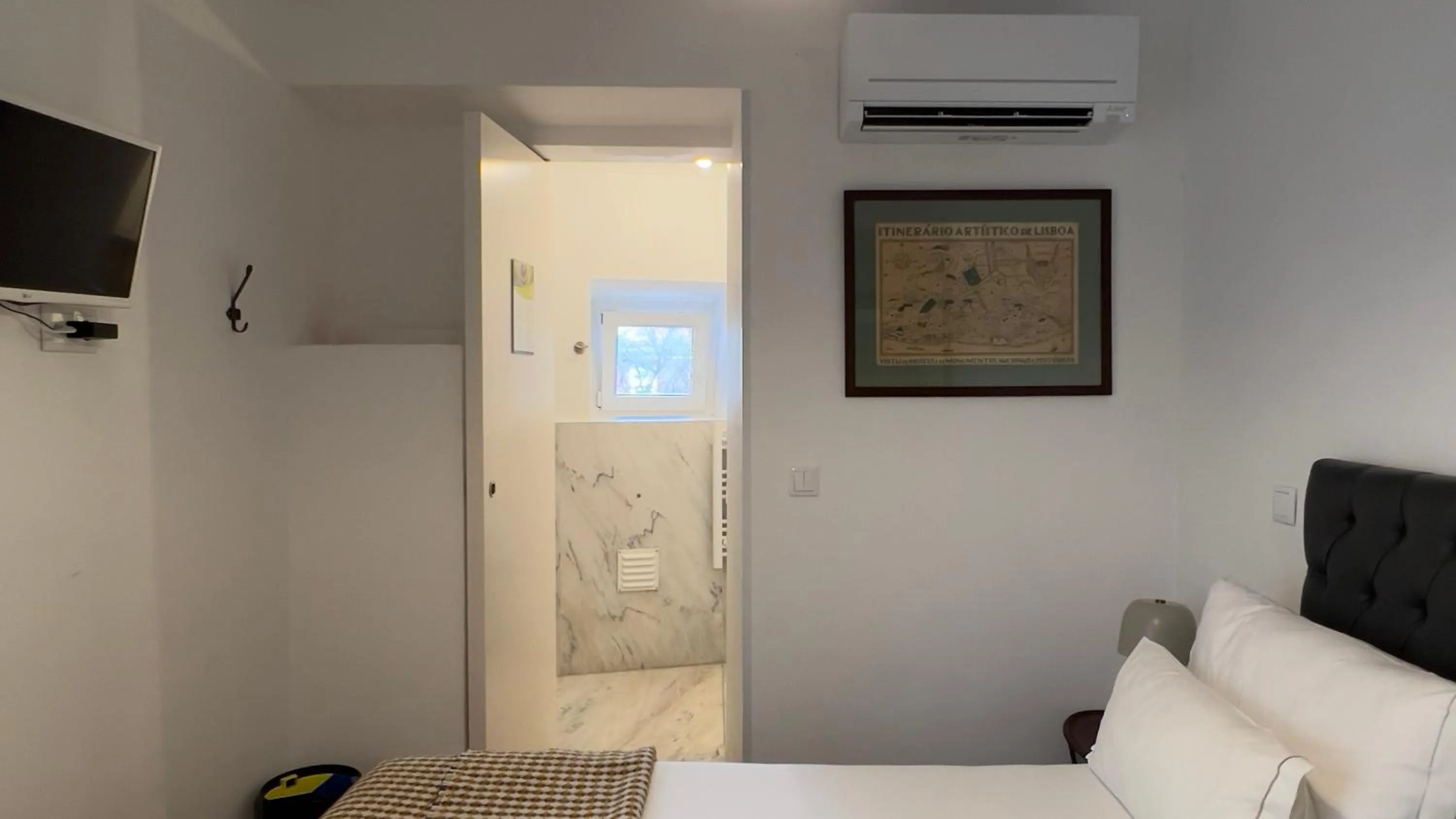 Bed in Quinta Colina by Shiadu