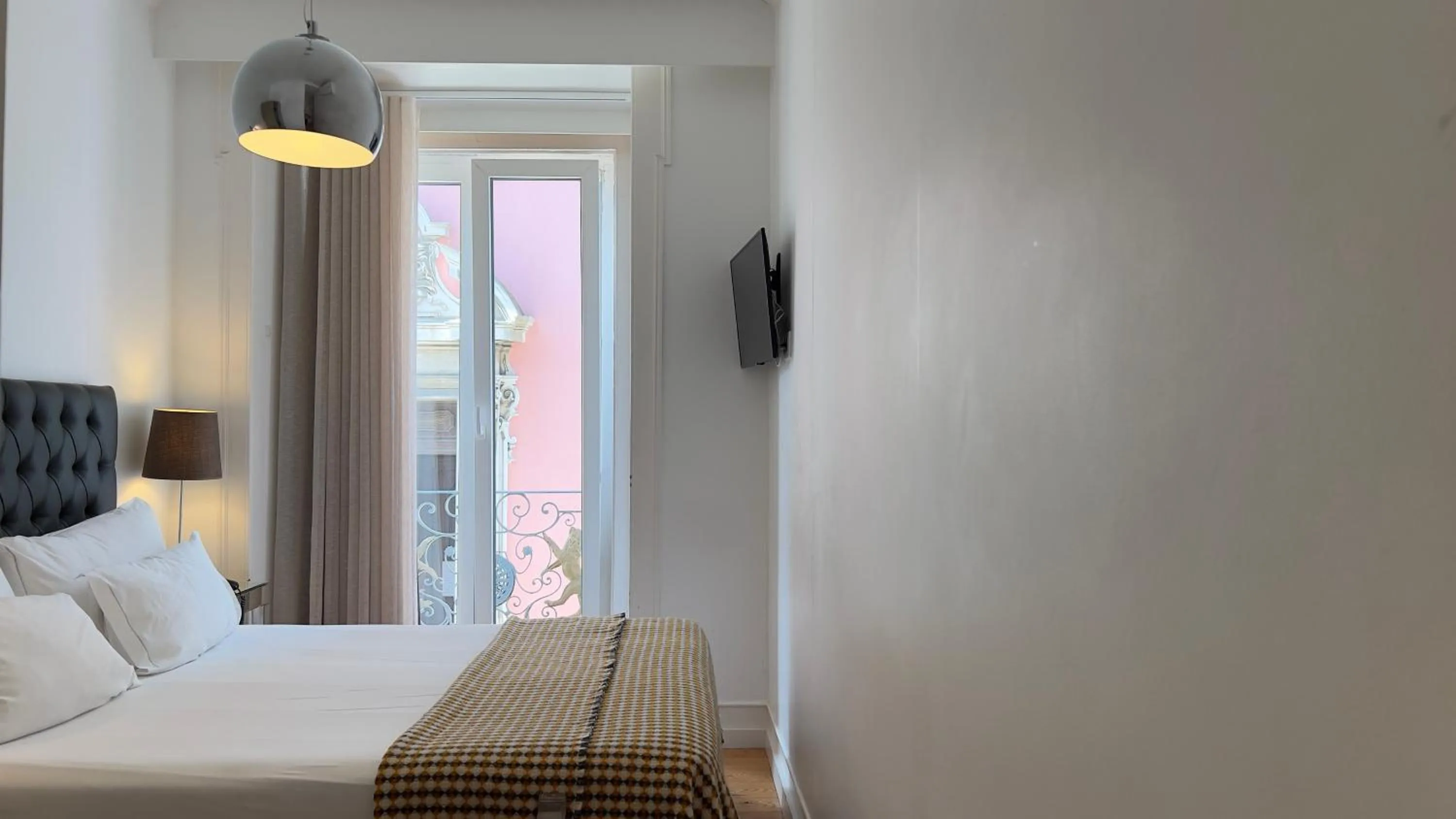 Bed in Quinta Colina by Shiadu