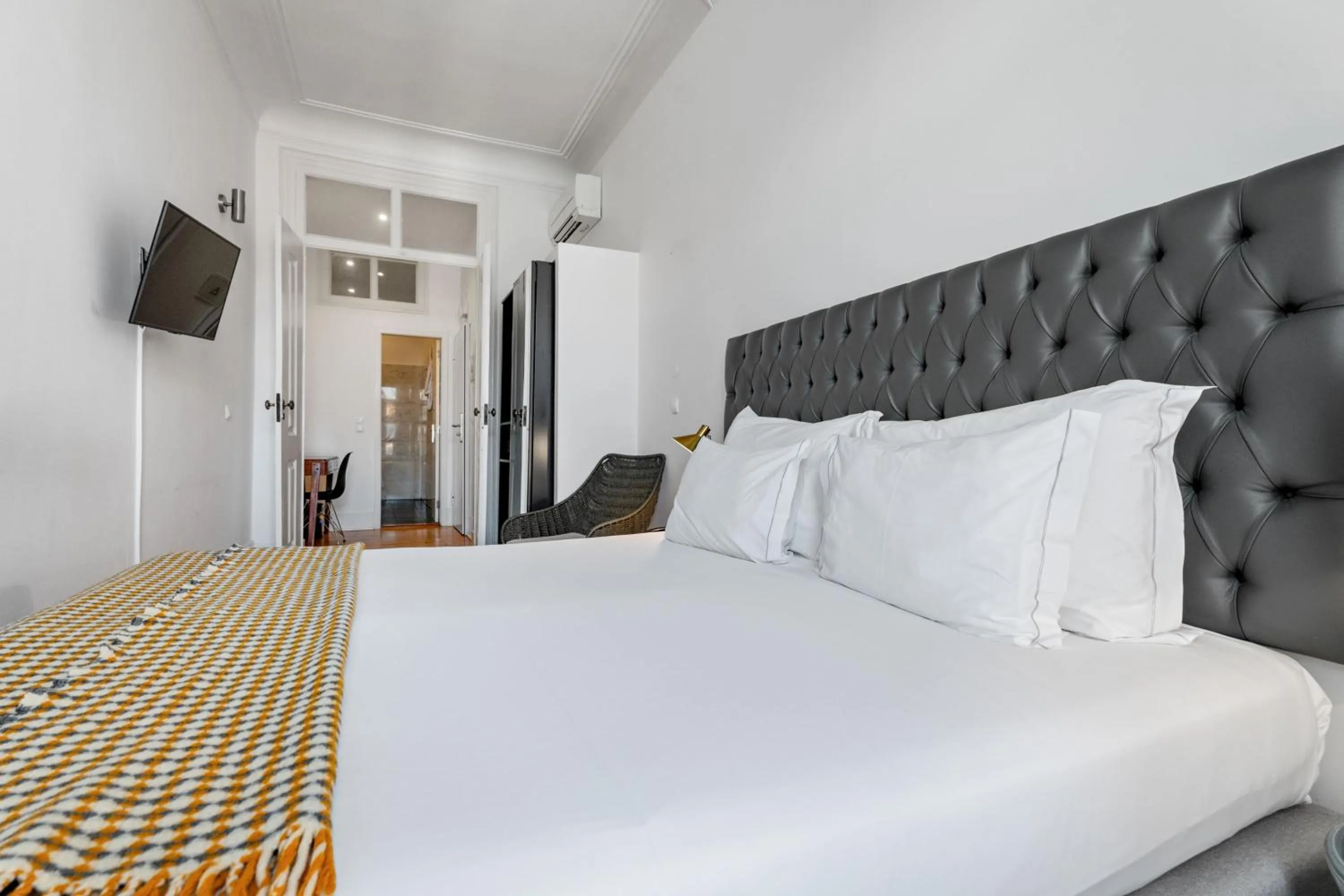 Bed in Quinta Colina by Shiadu