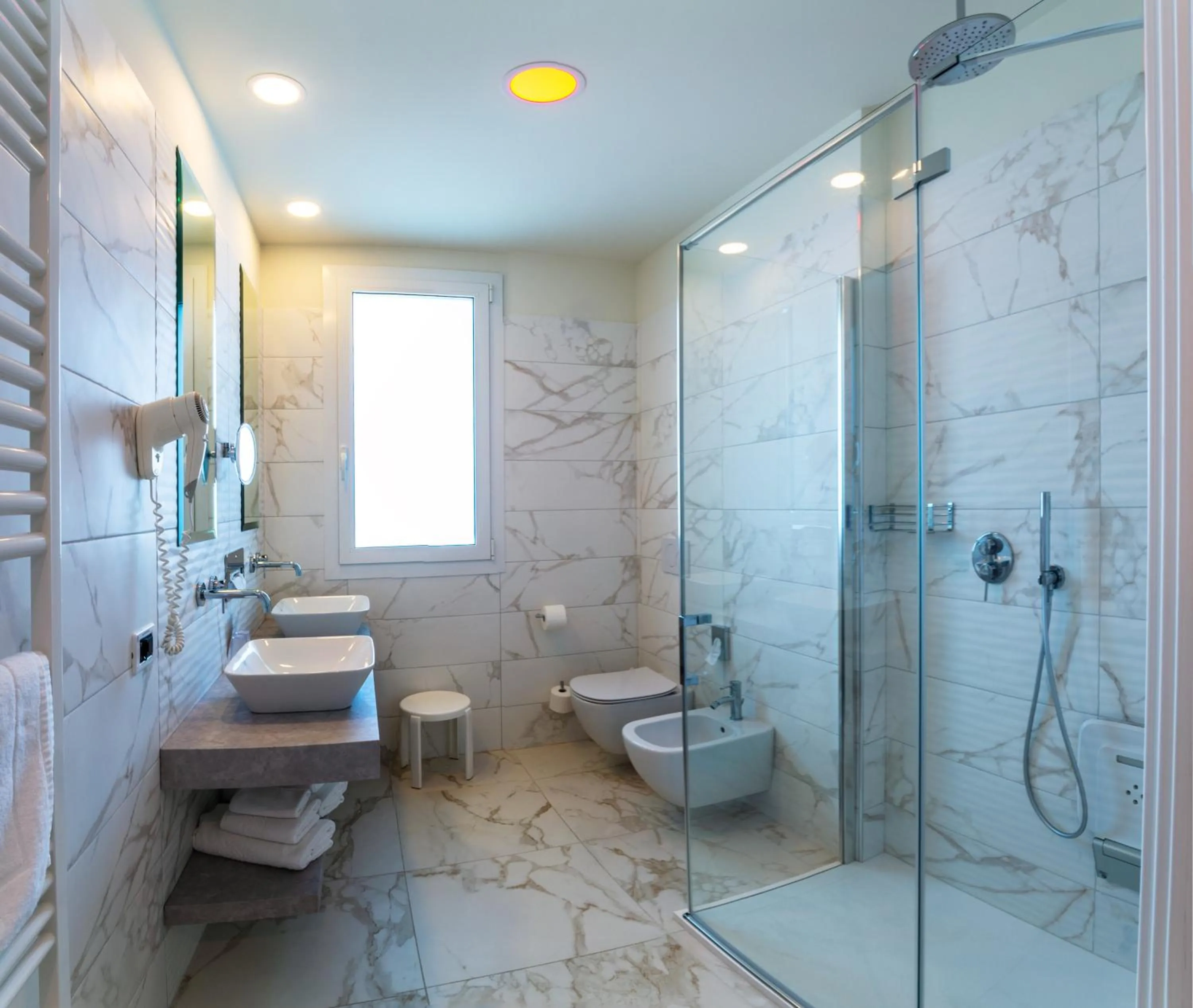 Shower in Hotel Panoramic