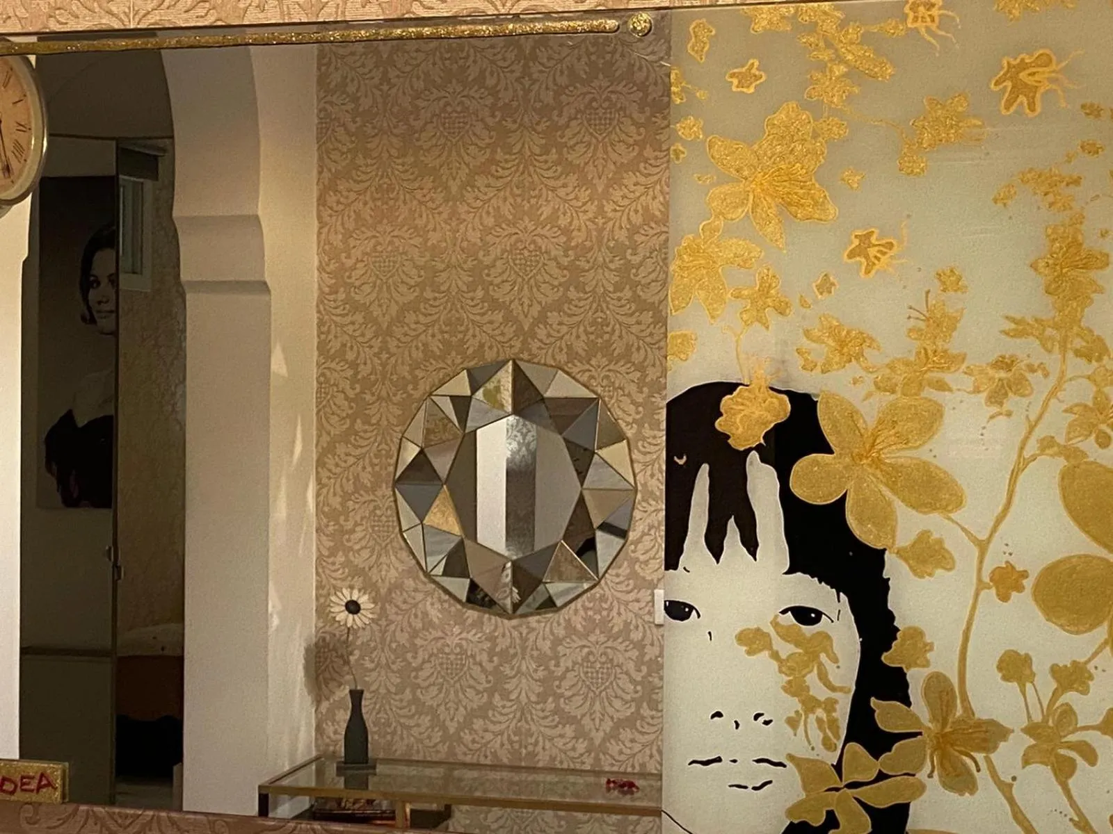 Decorative detail in B&B Mini Hotel Incity-close train station and port-