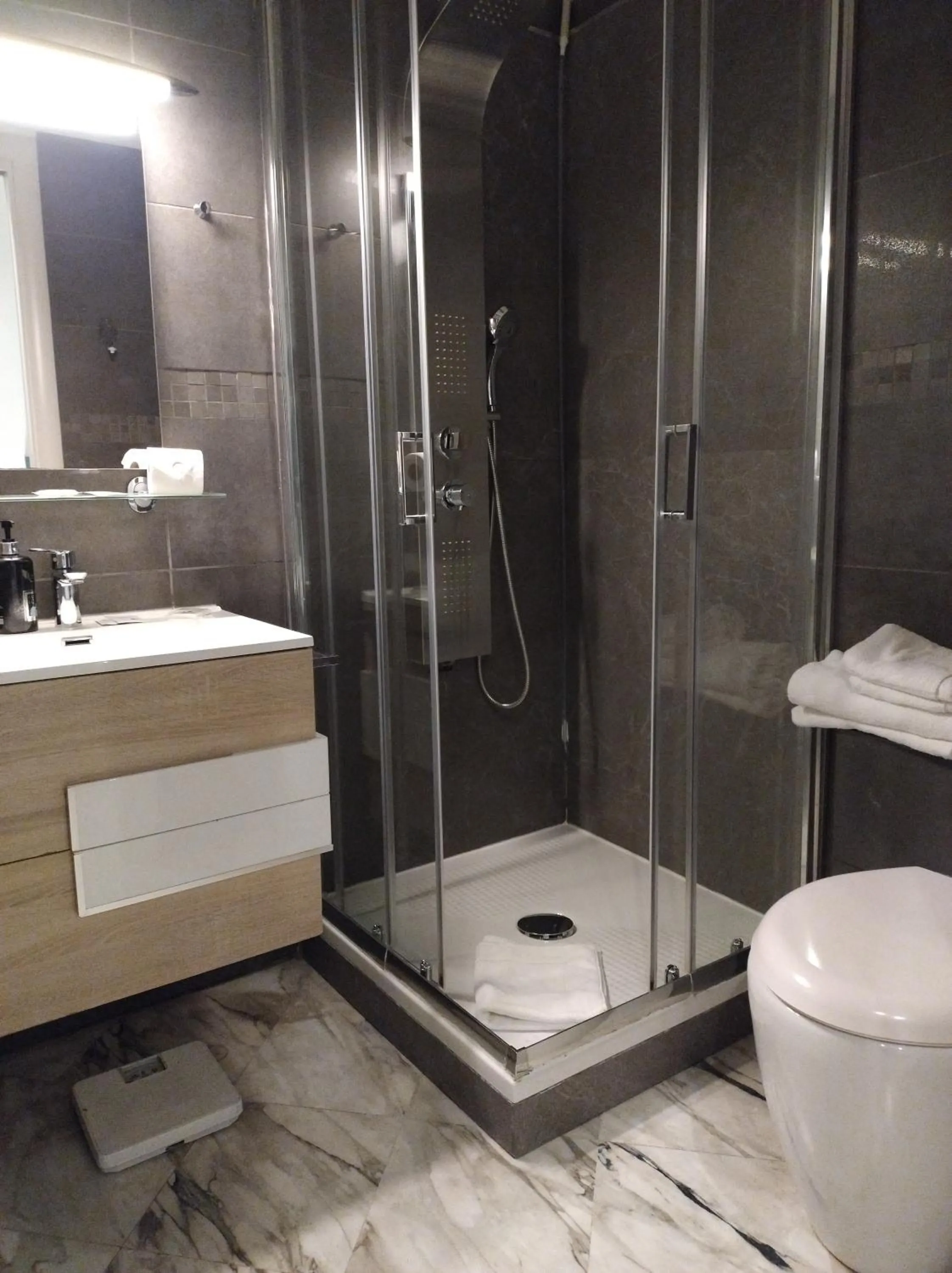 B&B Mini Hotel Incity-close train station and port-