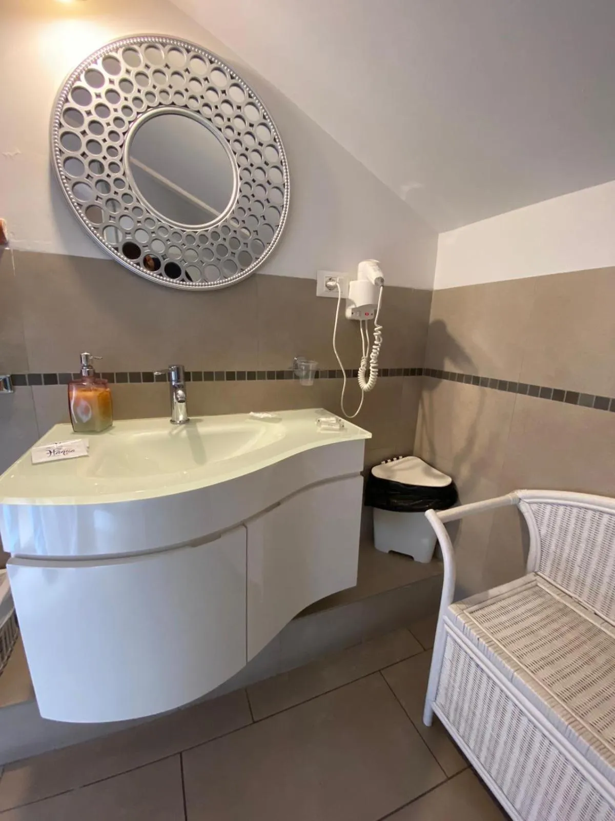 Bathroom in B&B Mini Hotel Incity-close train station and port-