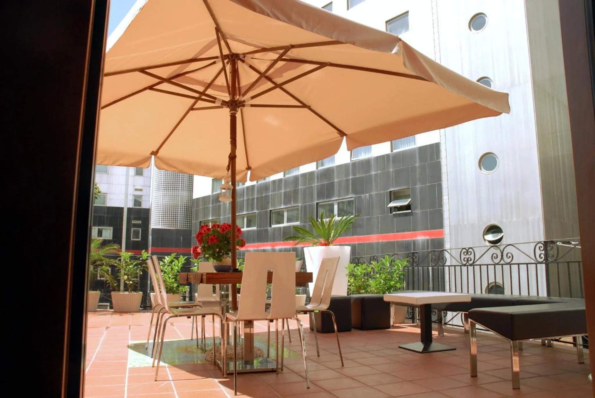 Balcony/Terrace in B&B Mini Hotel Incity-close train station and port-