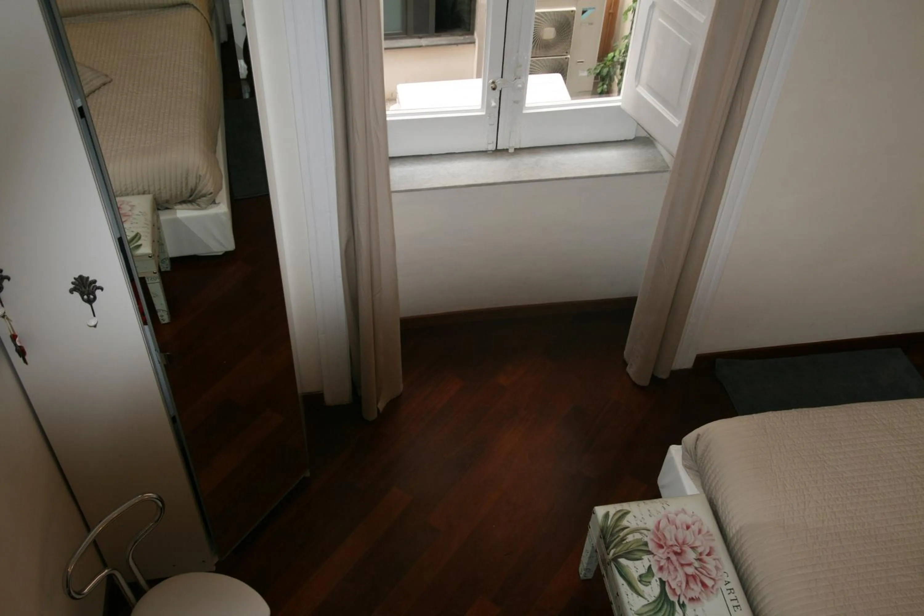 Photo of the whole room, Bed in B&B Mini Hotel Incity-close train station and port-