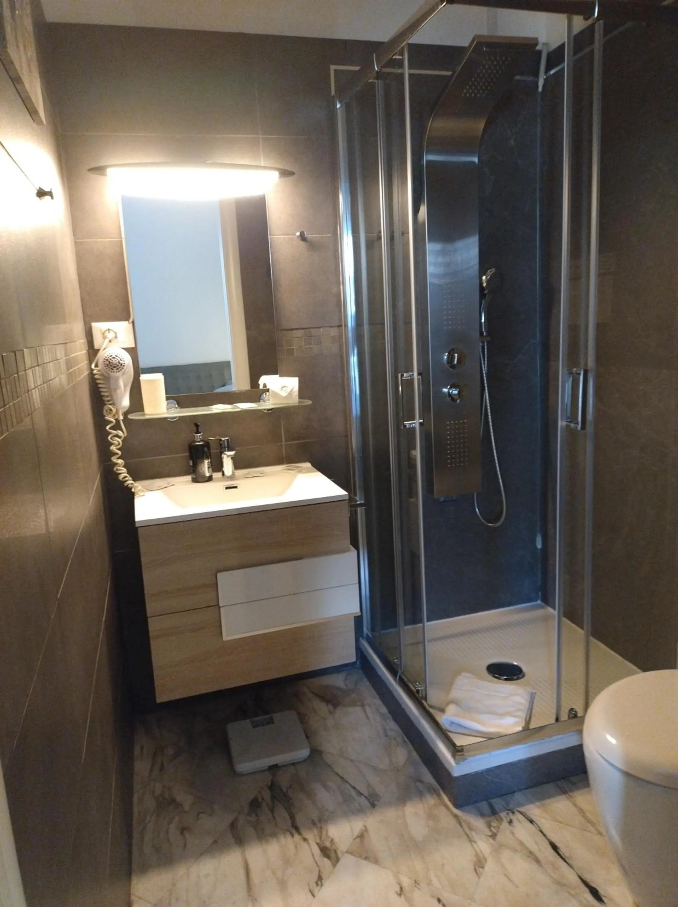 B&B Mini Hotel Incity-close train station and port-