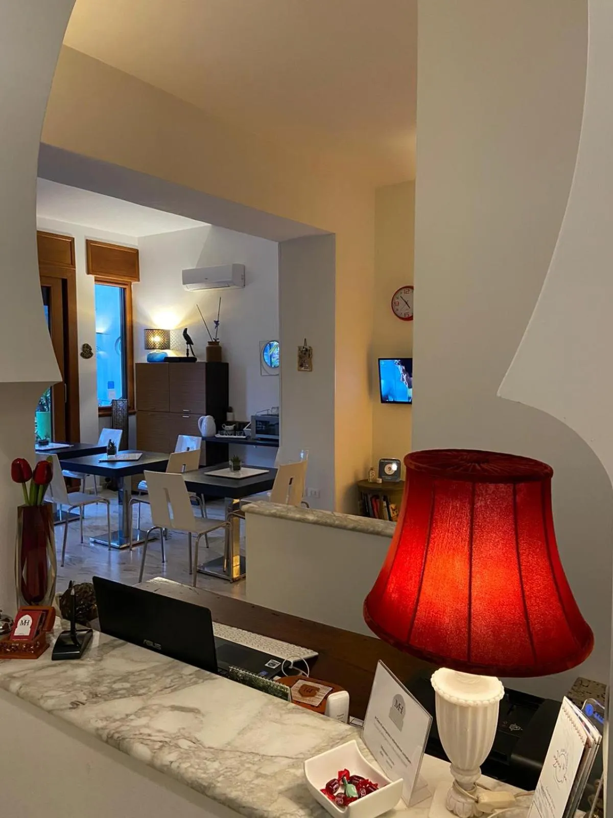 Living room in B&B Mini Hotel Incity-close train station and port-