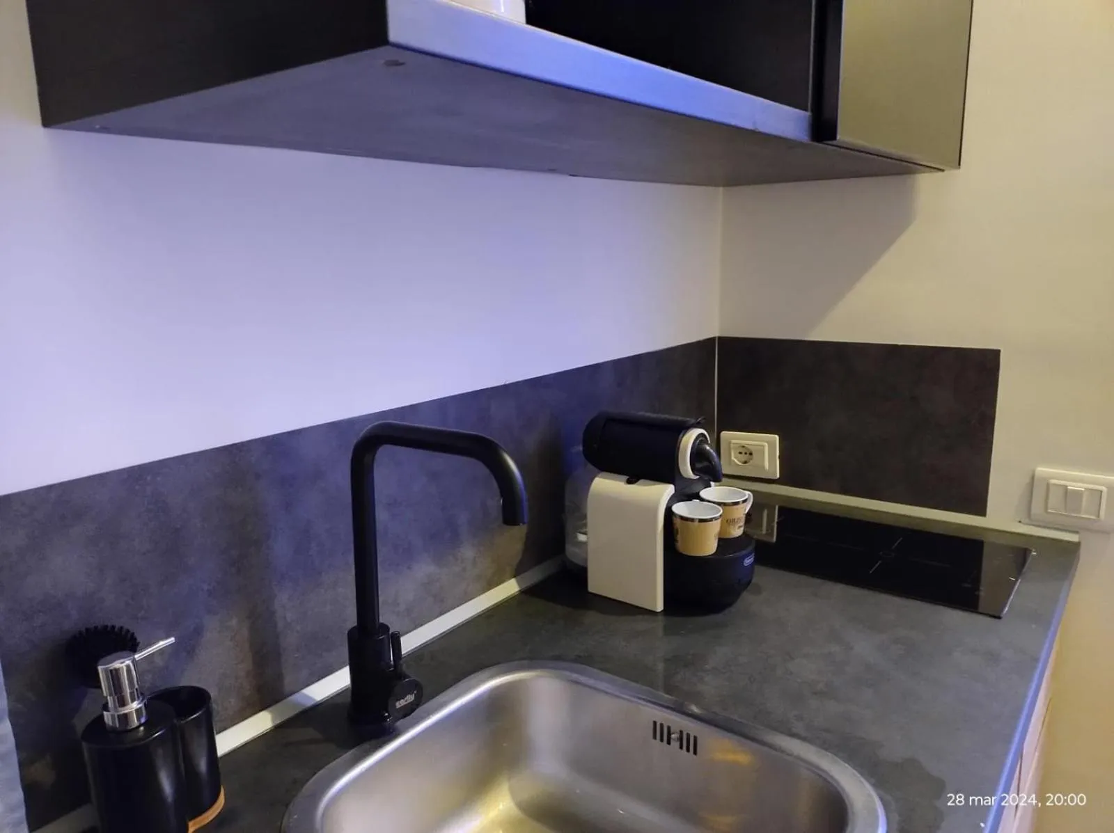 Coffee/tea facilities in B&B Mini Hotel Incity-close train station and port-