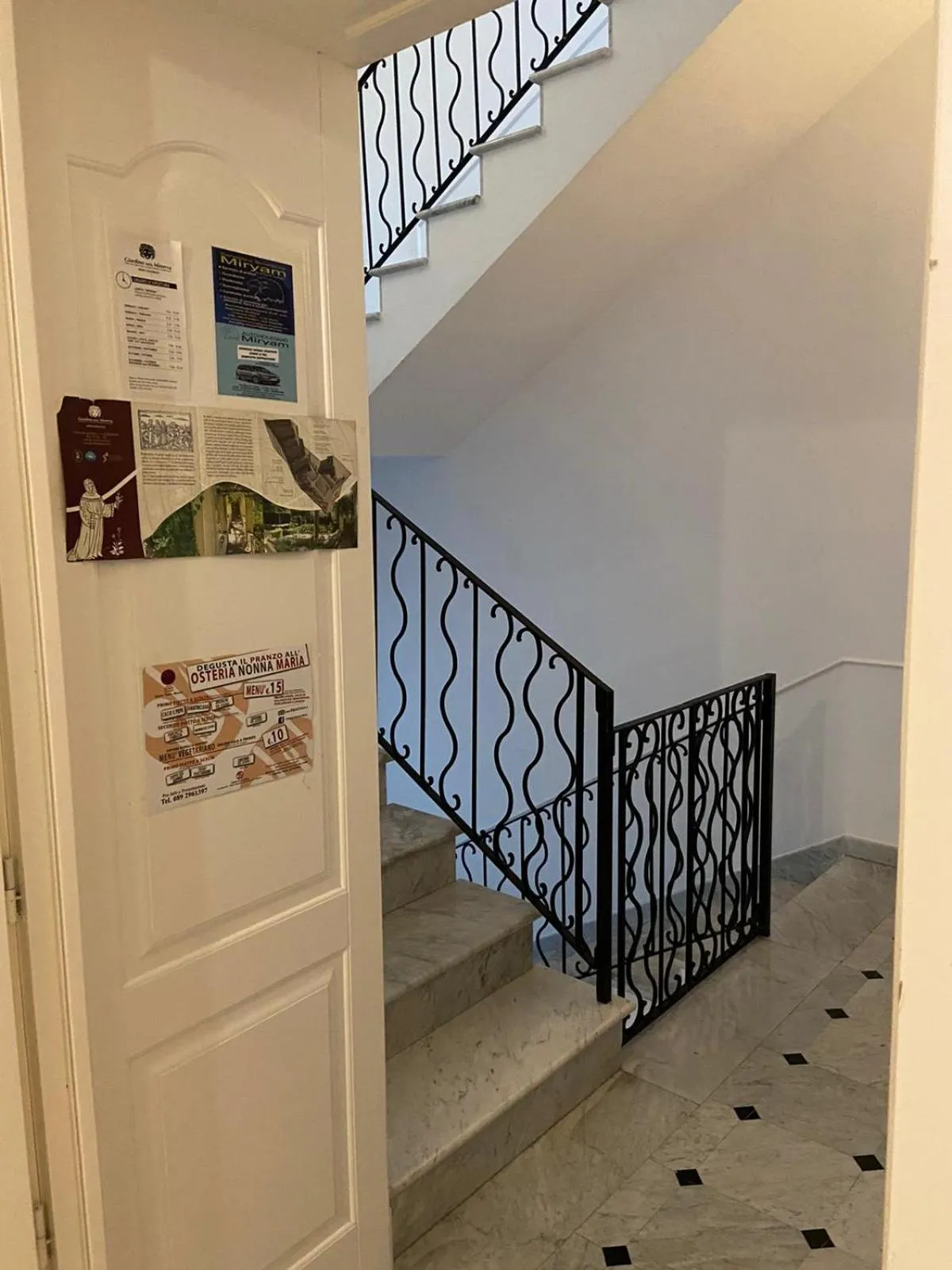 Decorative detail in B&B Mini Hotel Incity-close train station and port-