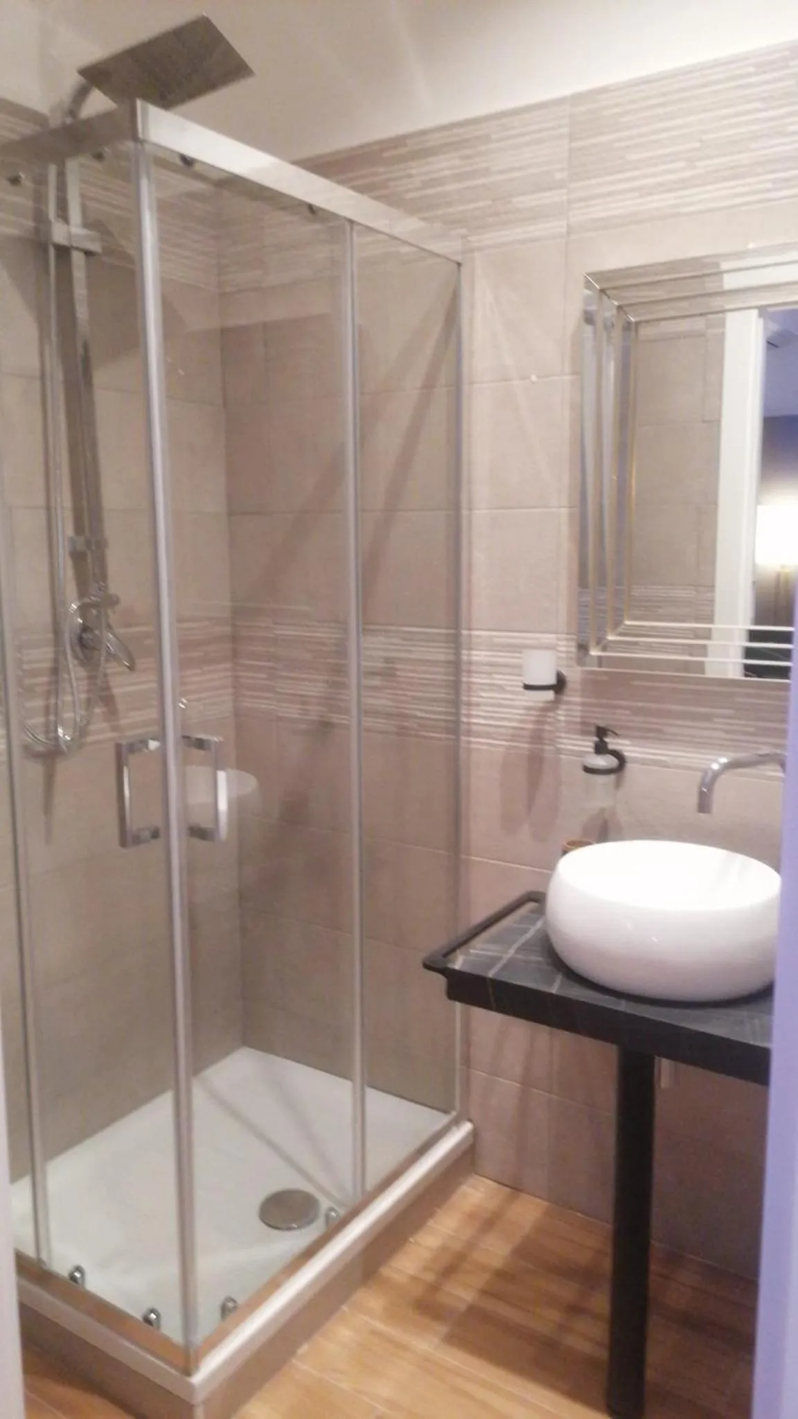 Shower in B&B Mini Hotel Incity-close train station and port-