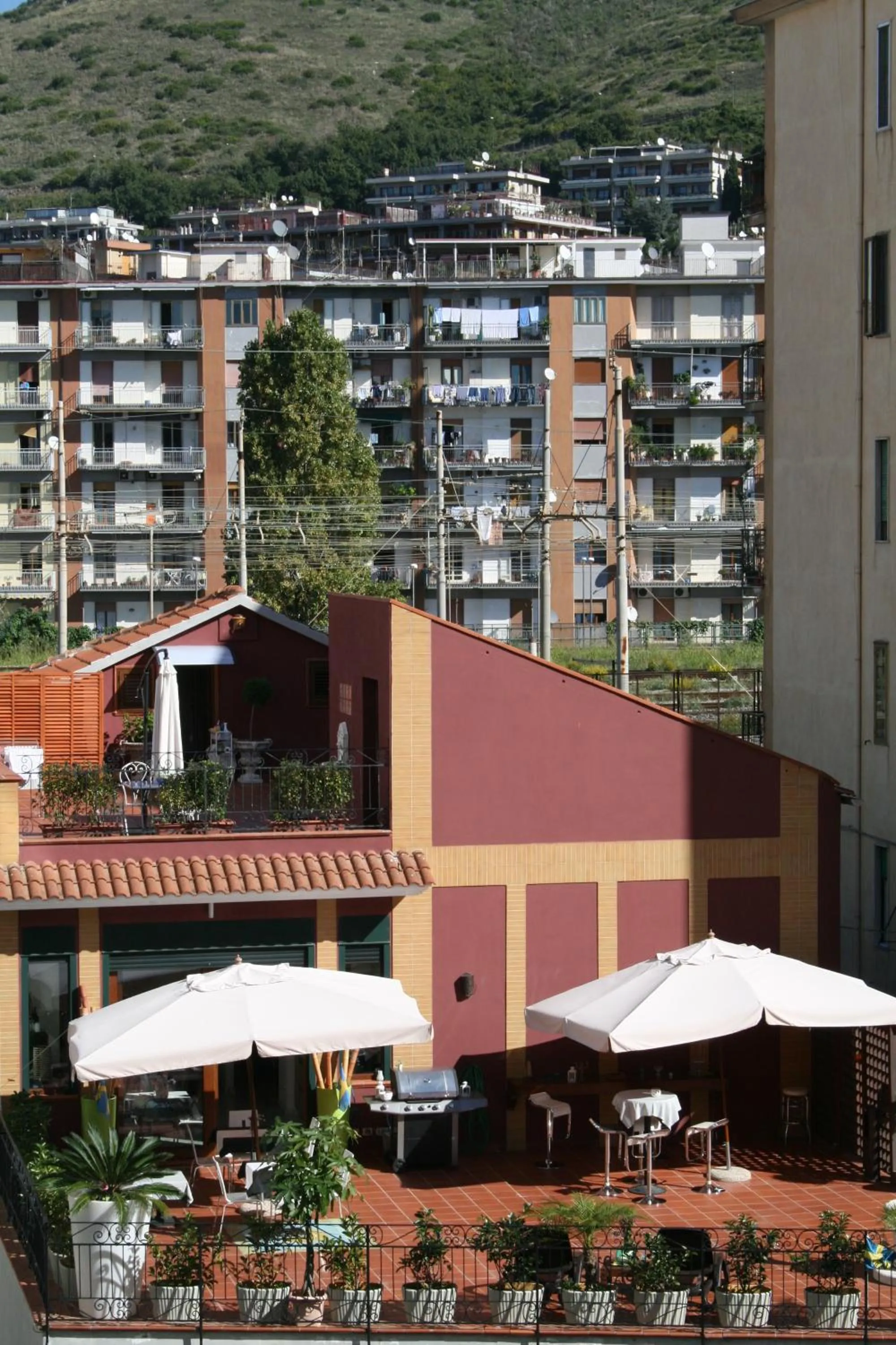 Facade/entrance in B&B Mini Hotel Incity-close train station and port-