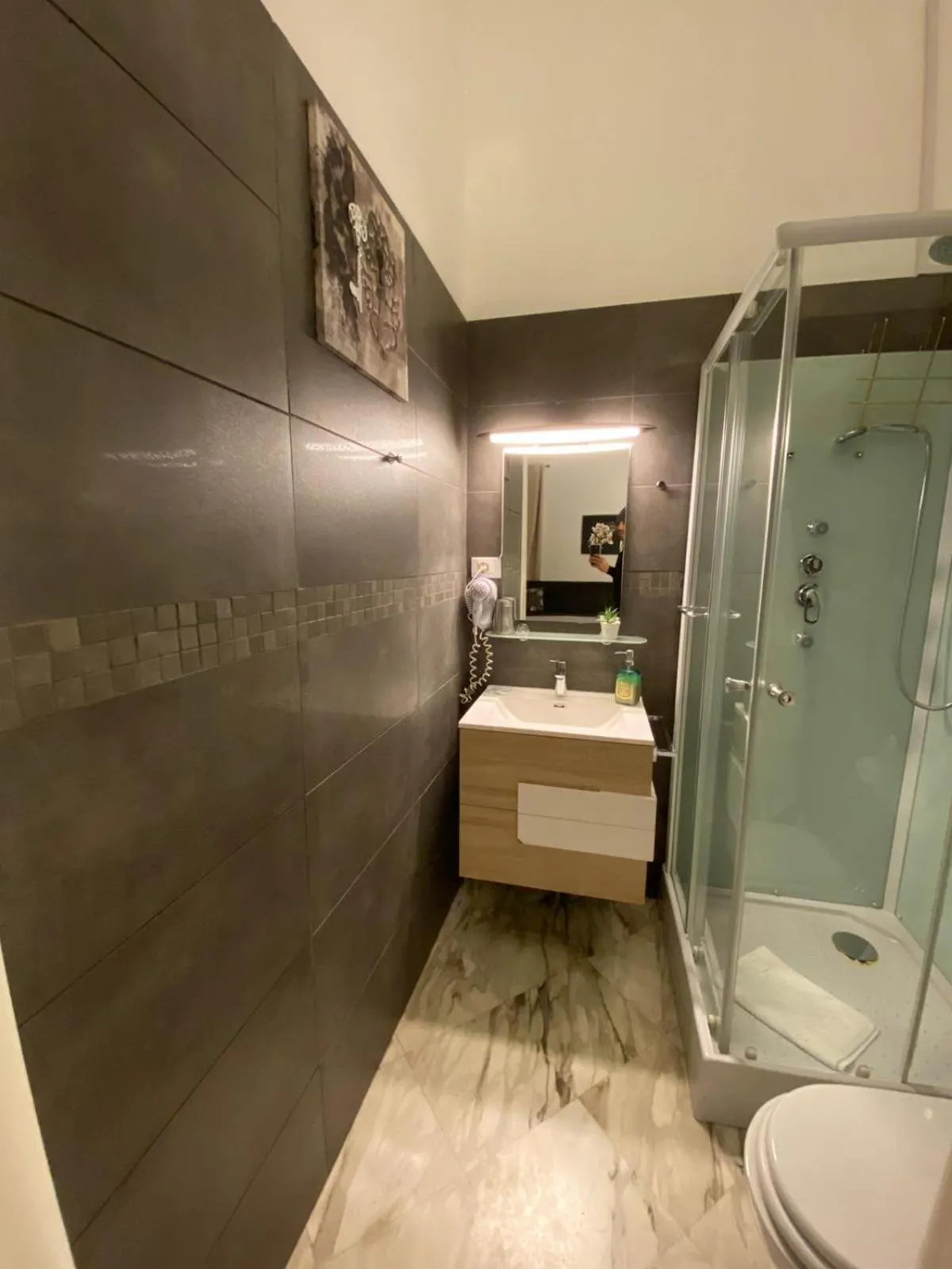 Shower in B&B Mini Hotel Incity-close train station and port-