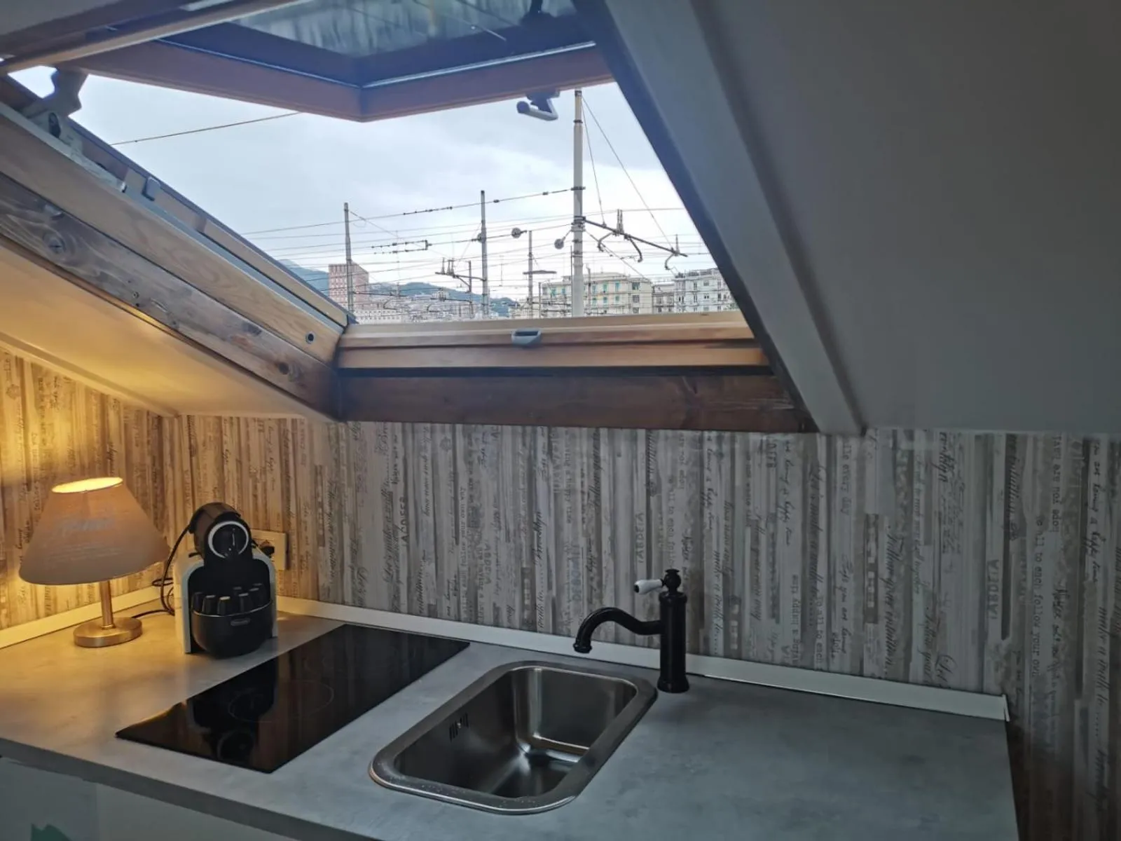 Coffee/tea facilities in B&B Mini Hotel Incity-close train station and port-