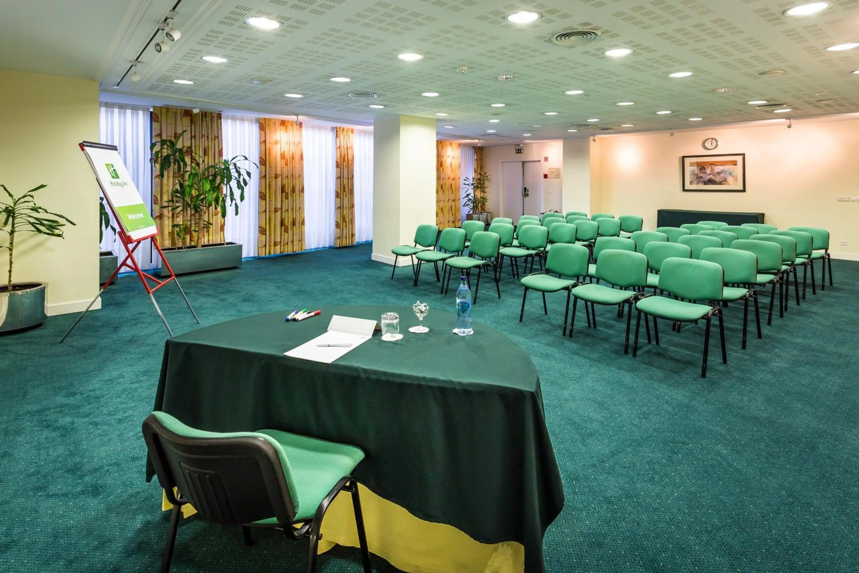 Meeting/conference room in Holiday Inn Lisbon by IHG