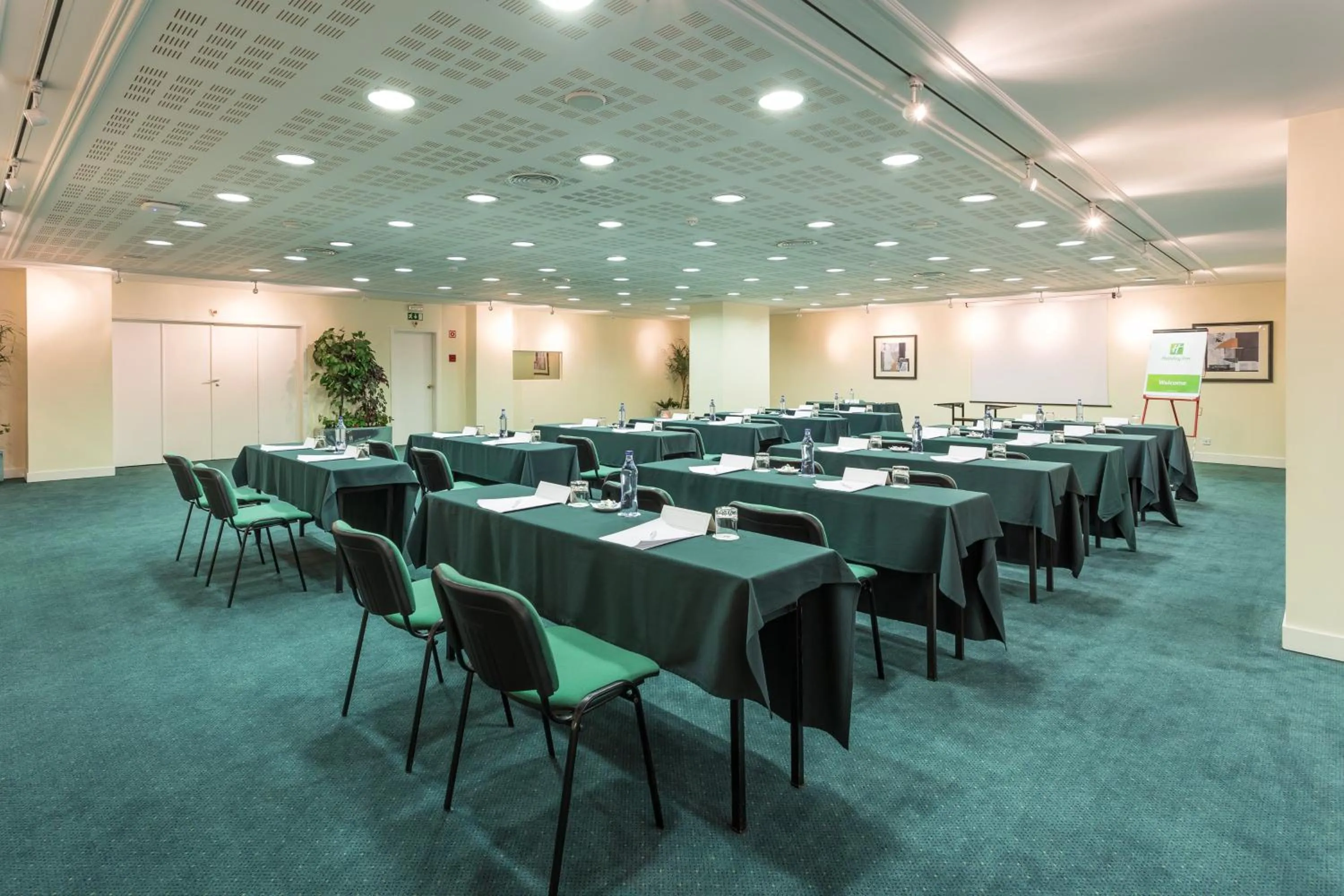 Meeting/conference room in Holiday Inn Lisbon by IHG