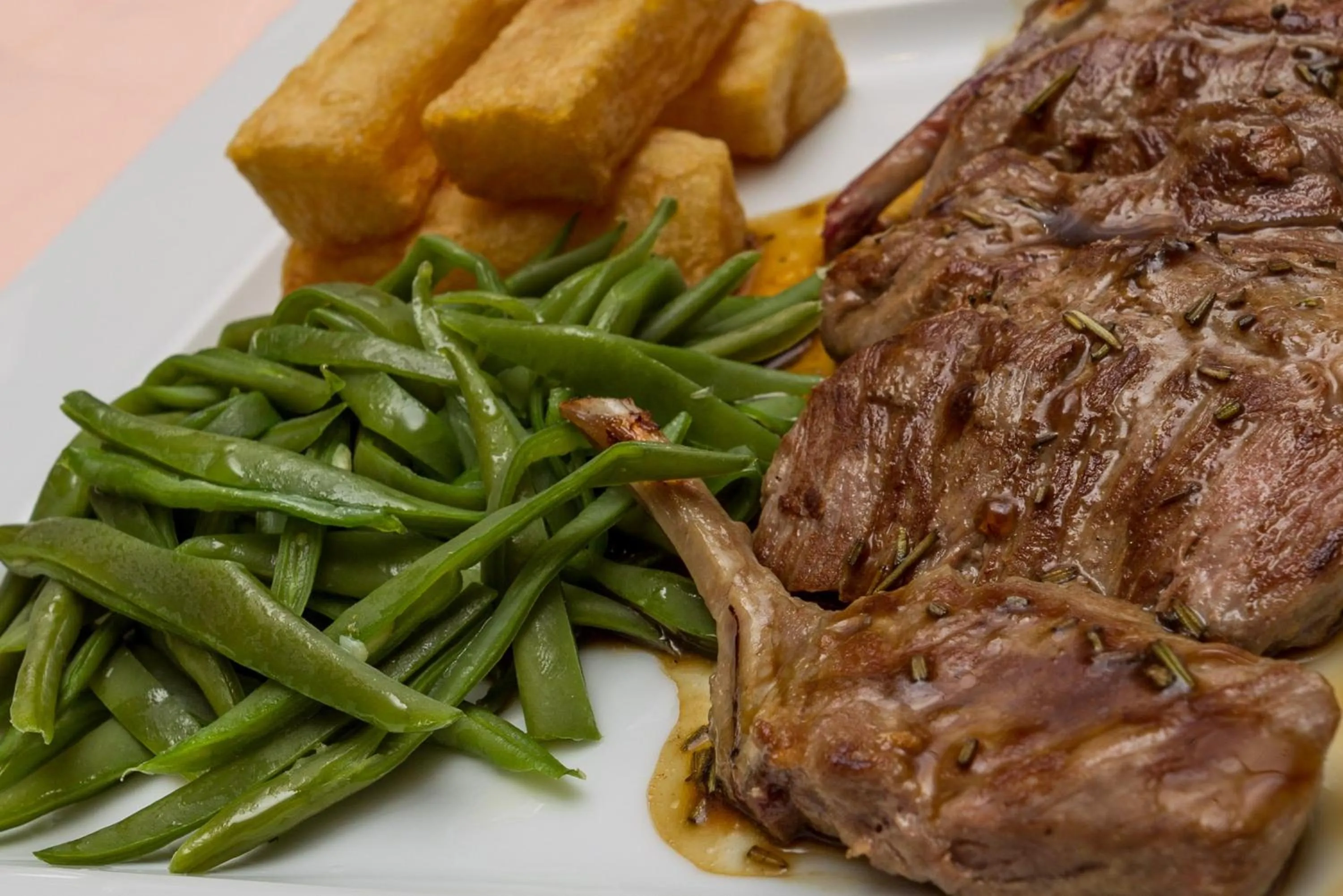 Restaurant/places to eat in Holiday Inn Lisbon by IHG