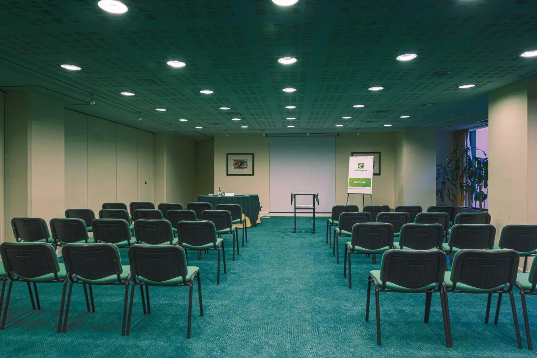 Meeting/conference room in Holiday Inn Lisbon by IHG