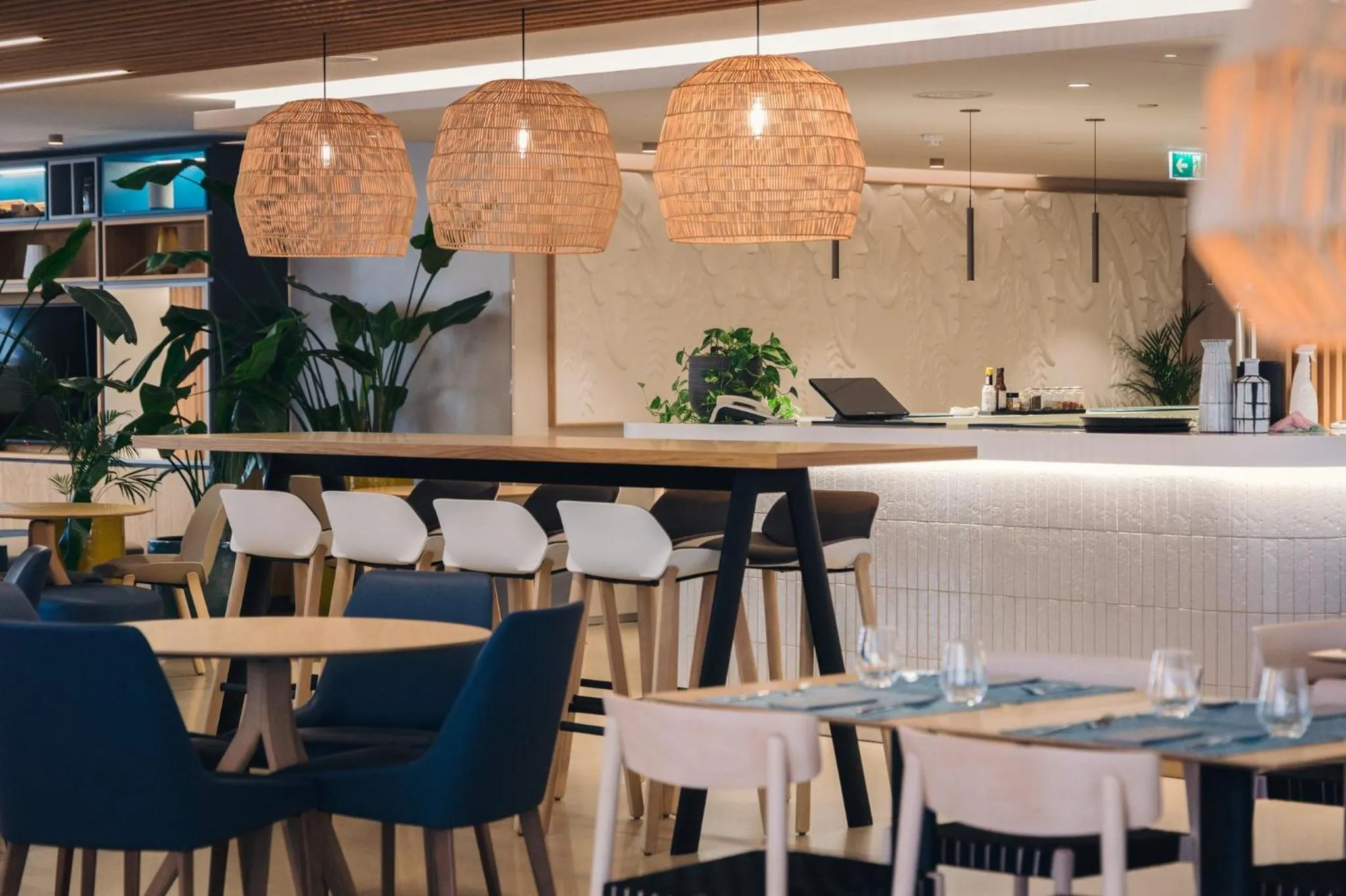 Lounge or bar in Holiday Inn Lisbon by IHG