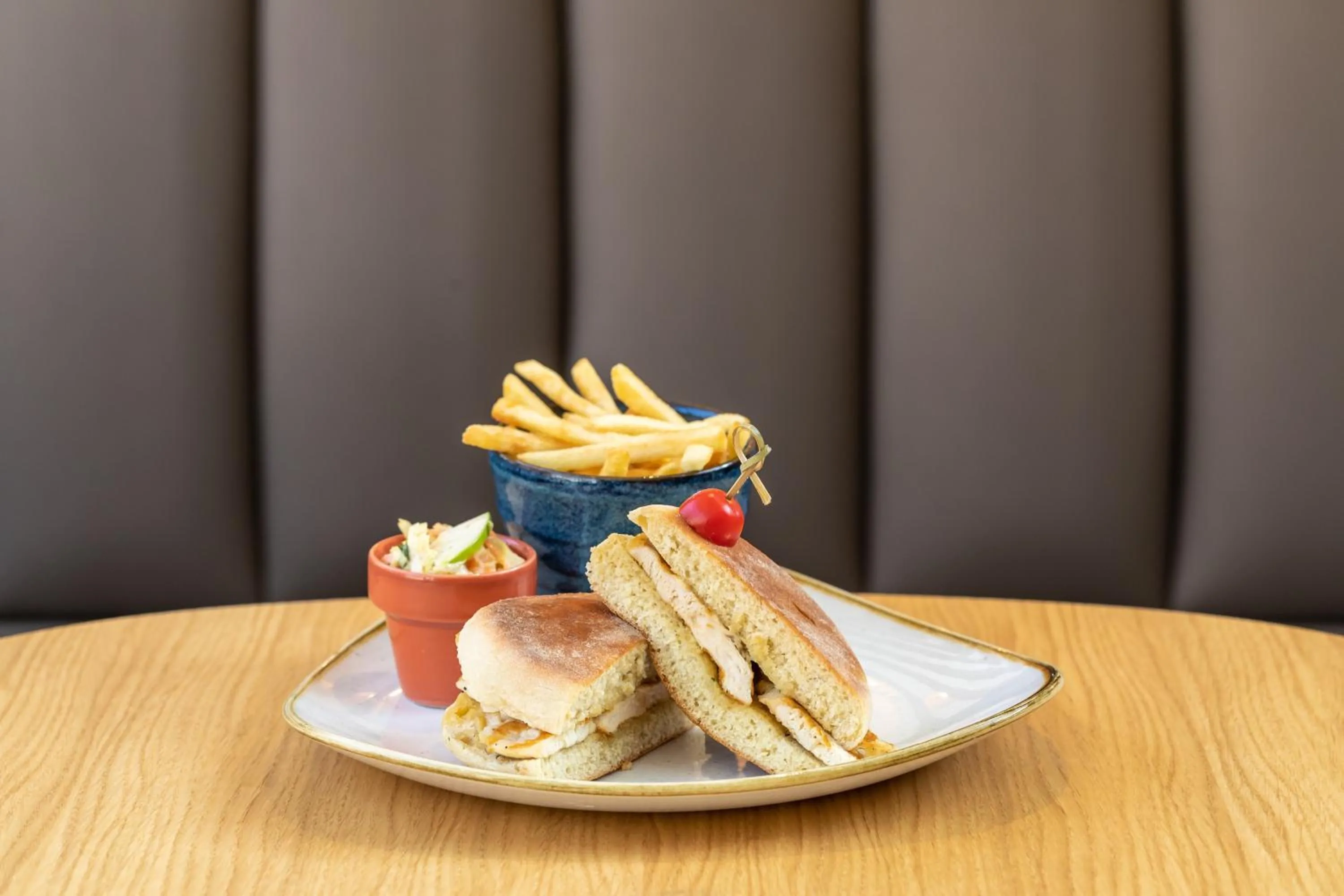 Restaurant/places to eat in Holiday Inn Lisbon by IHG