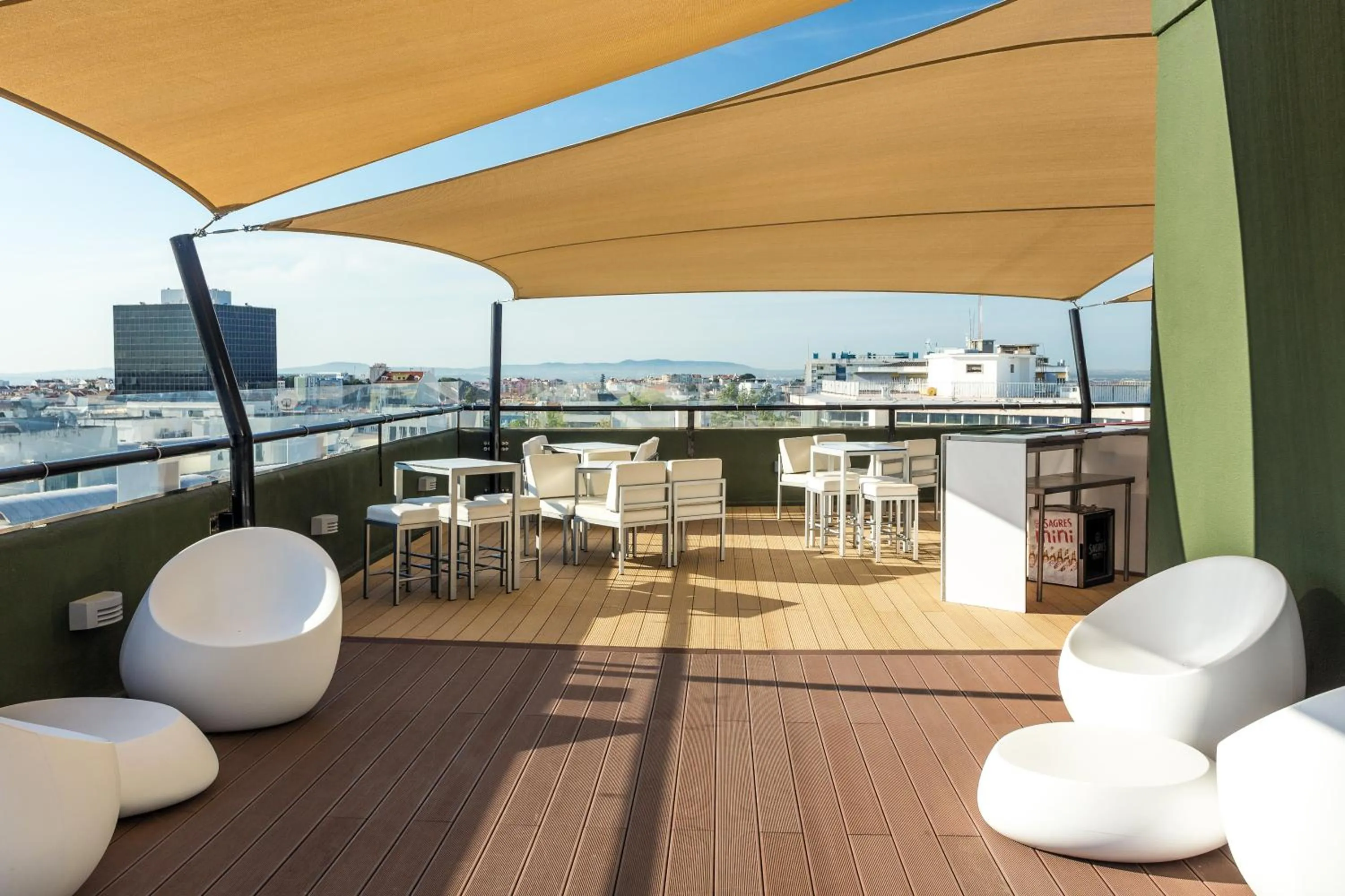 Lounge or bar in Holiday Inn Lisbon by IHG