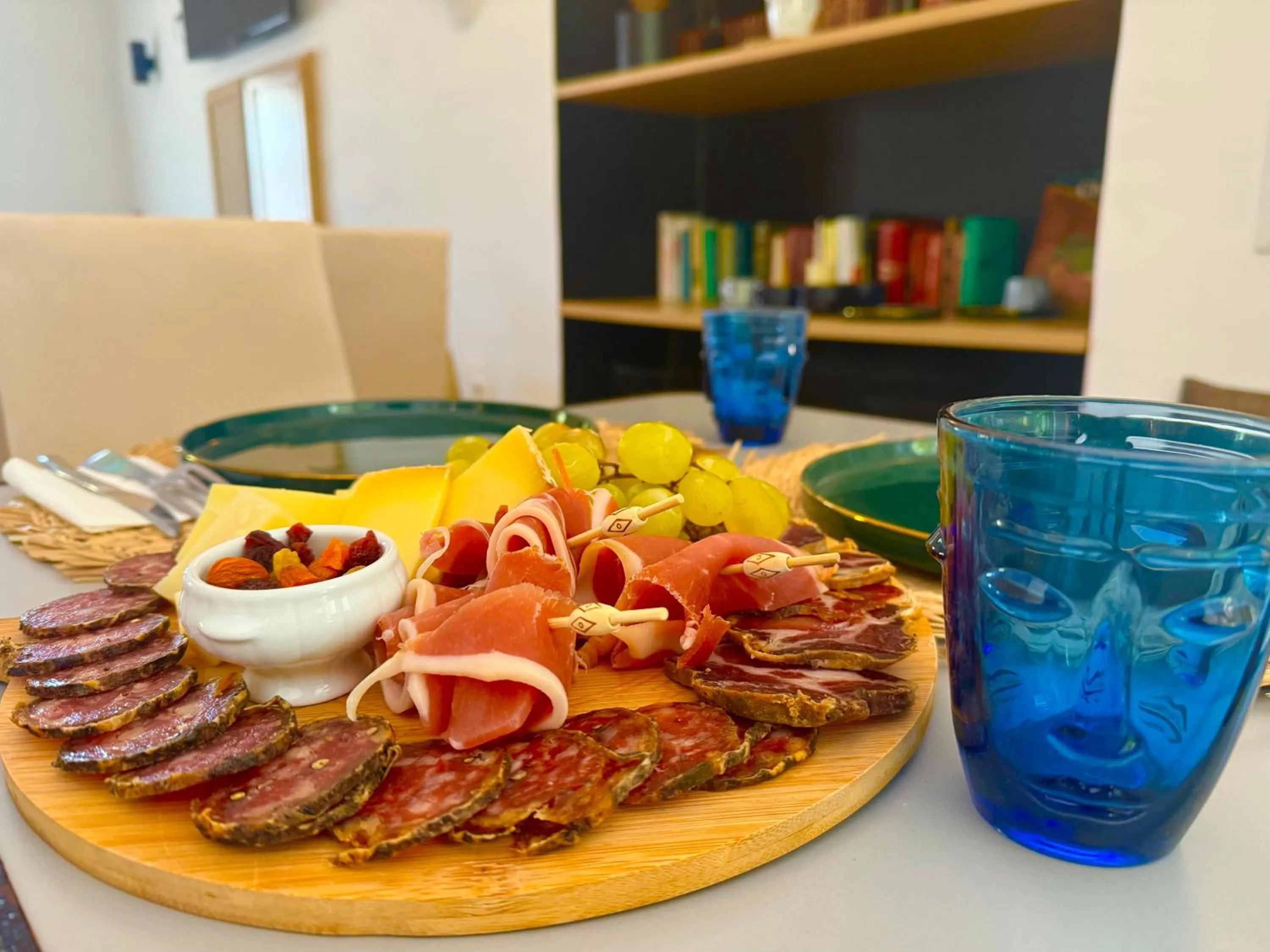 Food and drinks in Hôtel Le Mistral