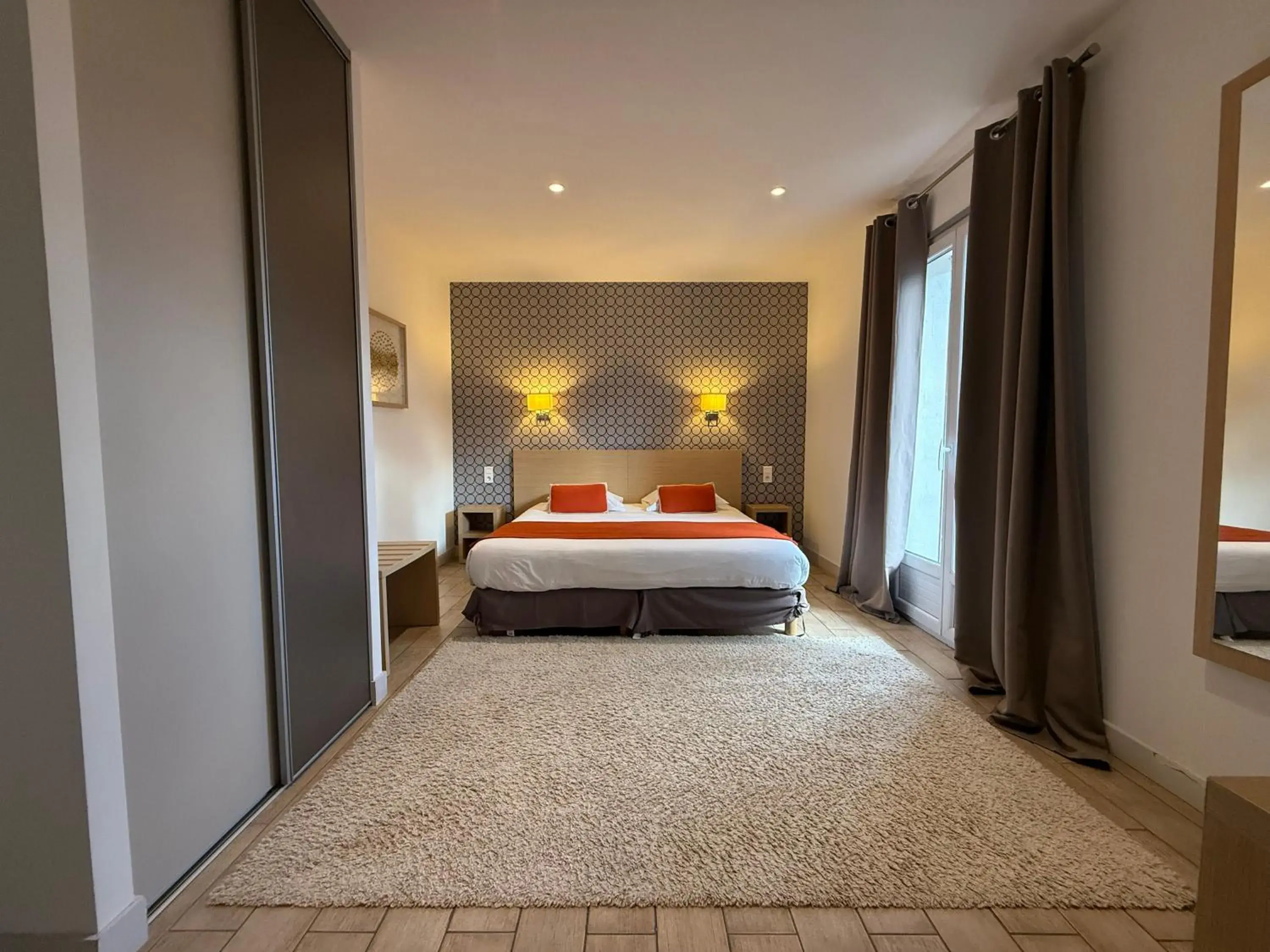 Superior Double Room in Hôtel Le Mistral Superior Double Room in Hôtel Le Mistral