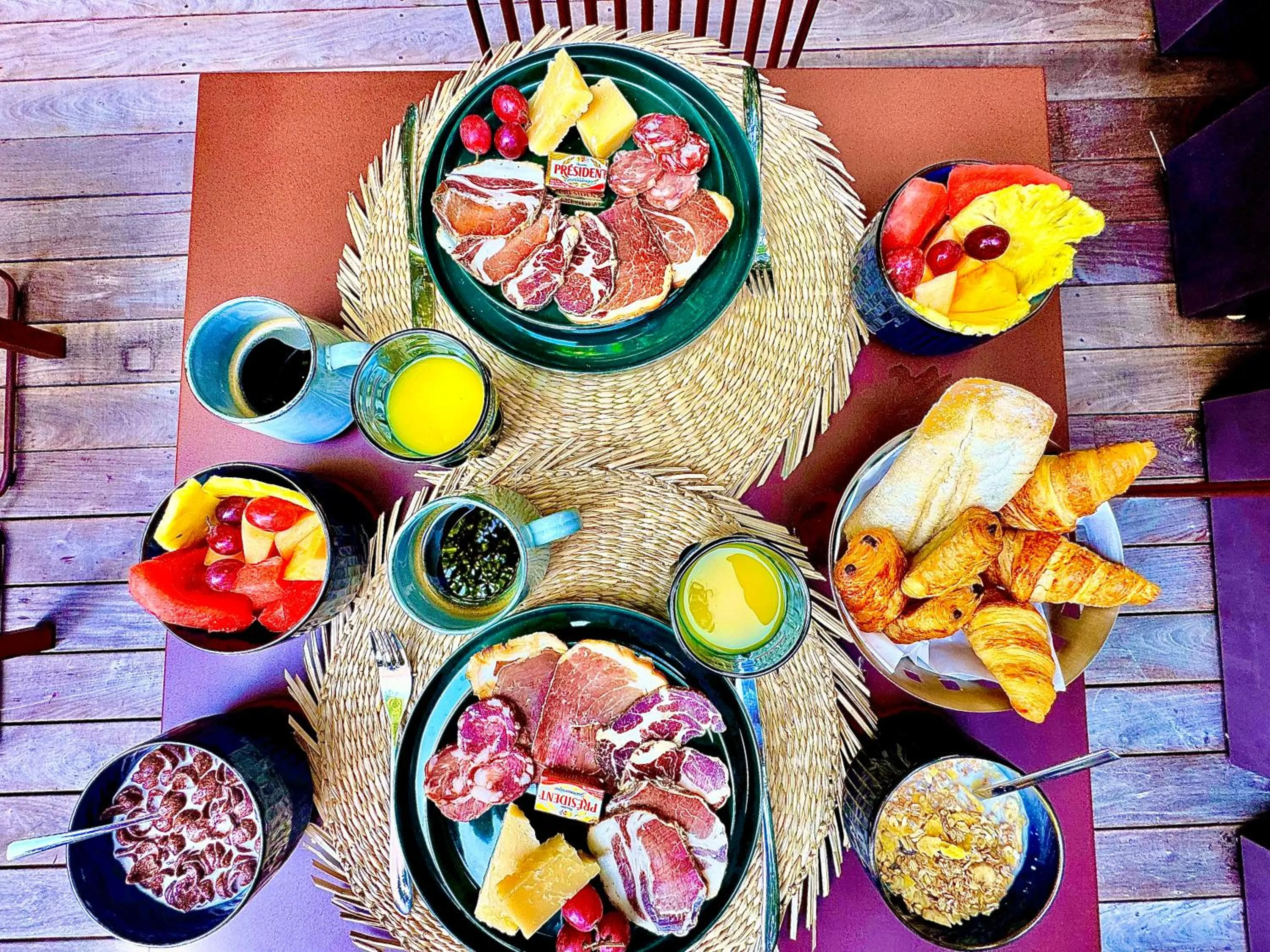 Food and drinks in Hôtel Le Mistral