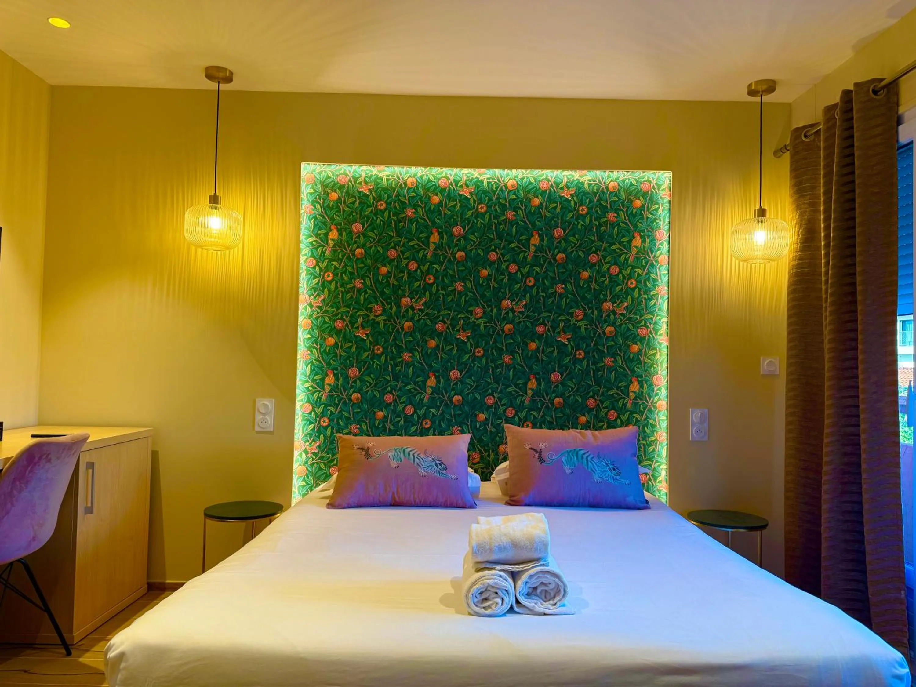 Bed in Hôtel Le Mistral