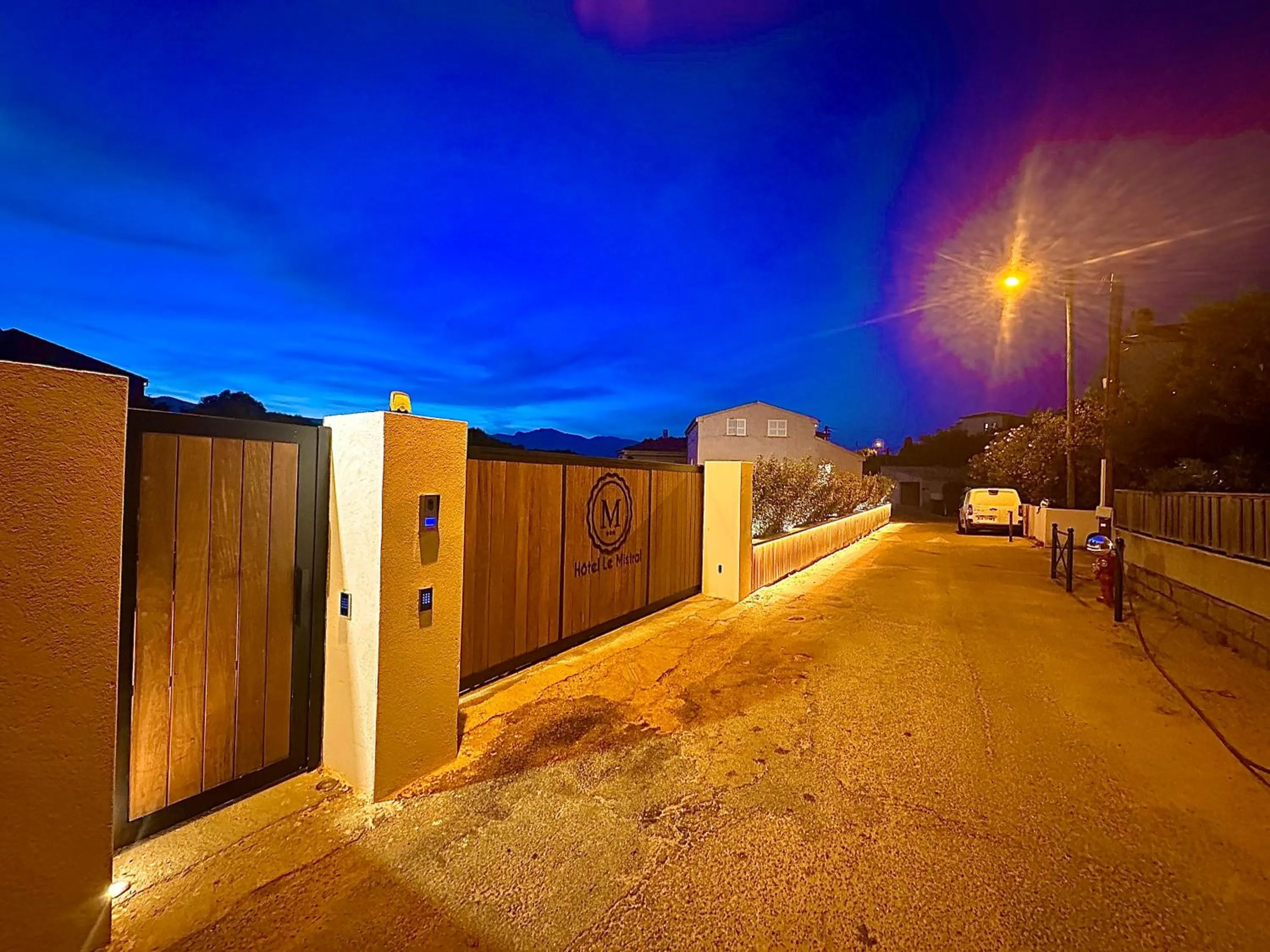 Parking in Hôtel Le Mistral