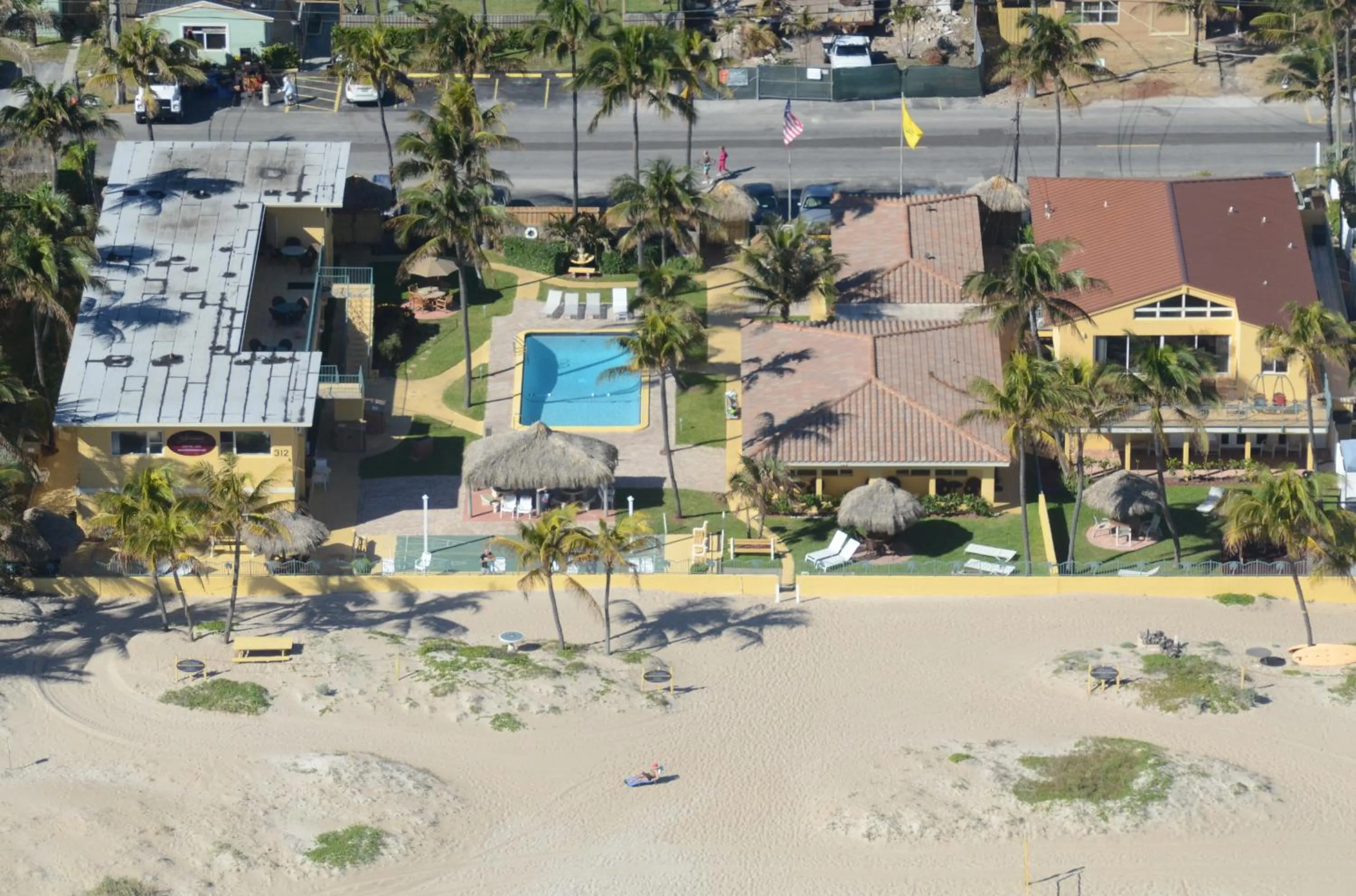 Facade/entrance in Ebb Tide Resort
