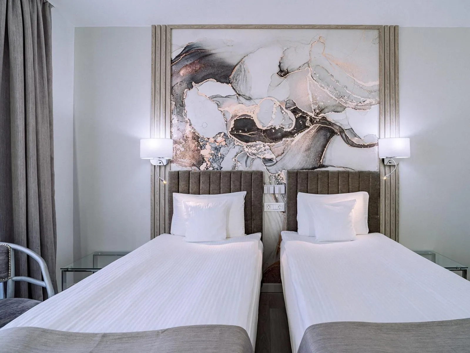 Bed in Continental Forum Oradea